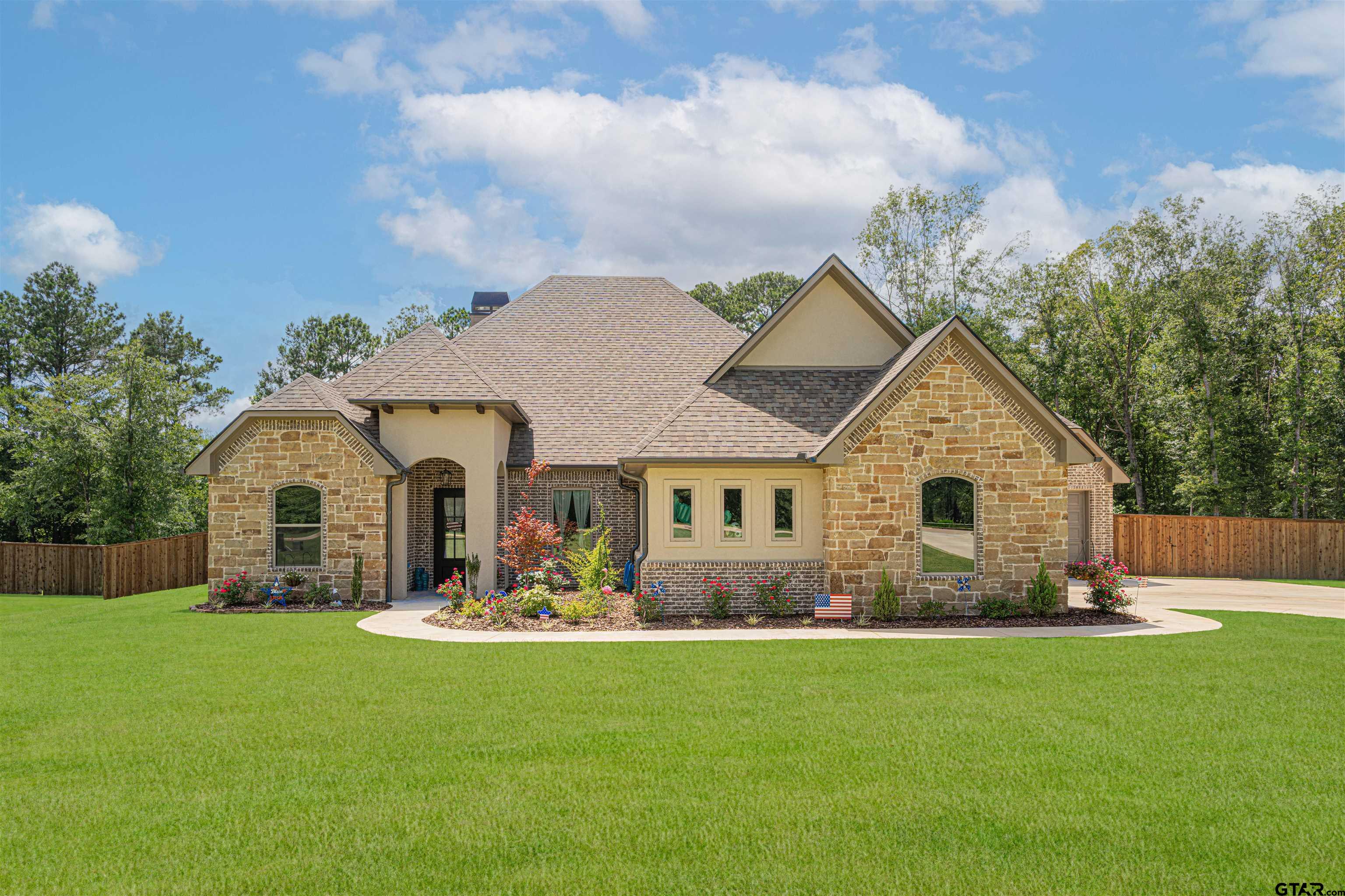 125 Thorn Briar Property Photo 1