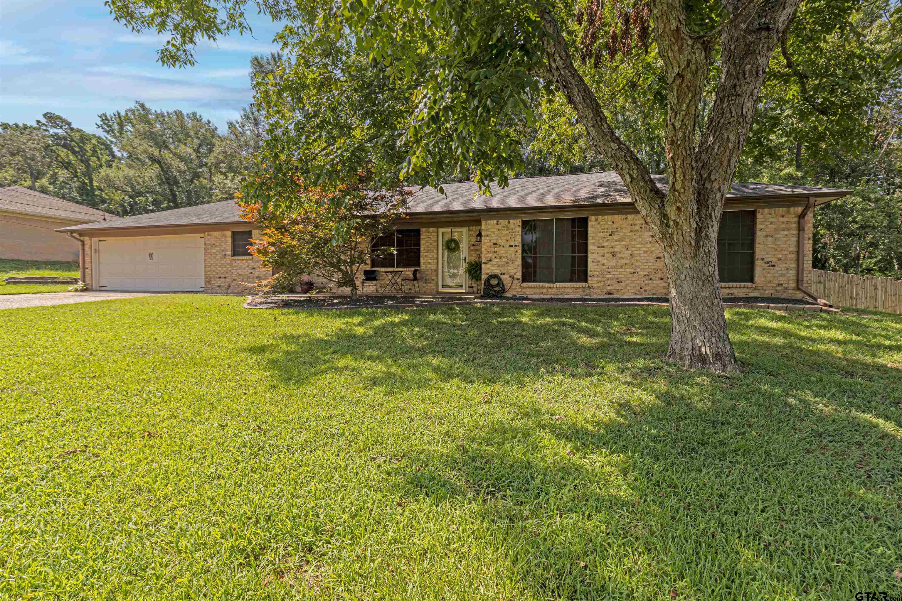 408 Ulster Dr Property Photo 1