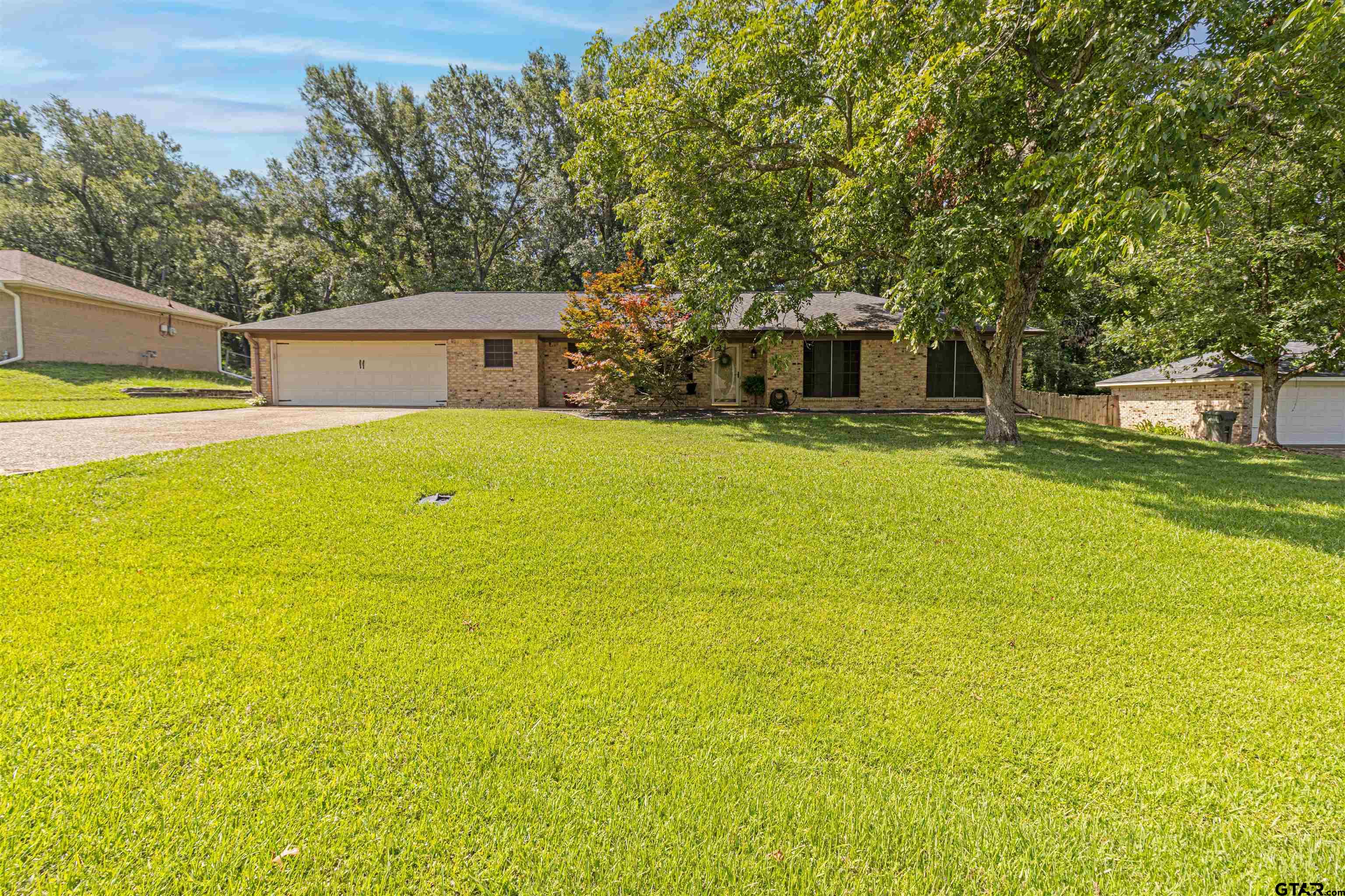 408 Ulster Dr Property Photo 2