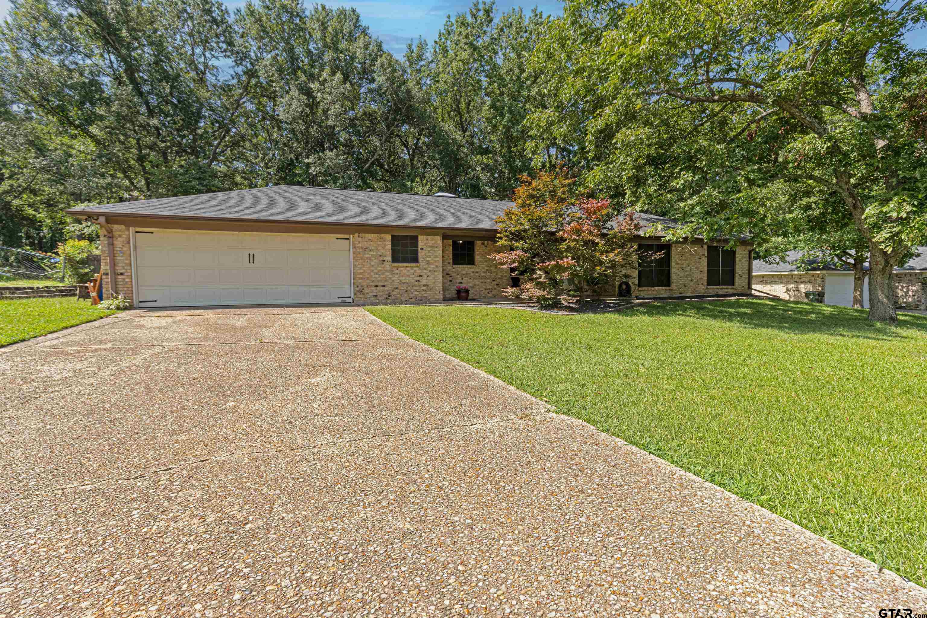 408 Ulster Dr Property Photo 3