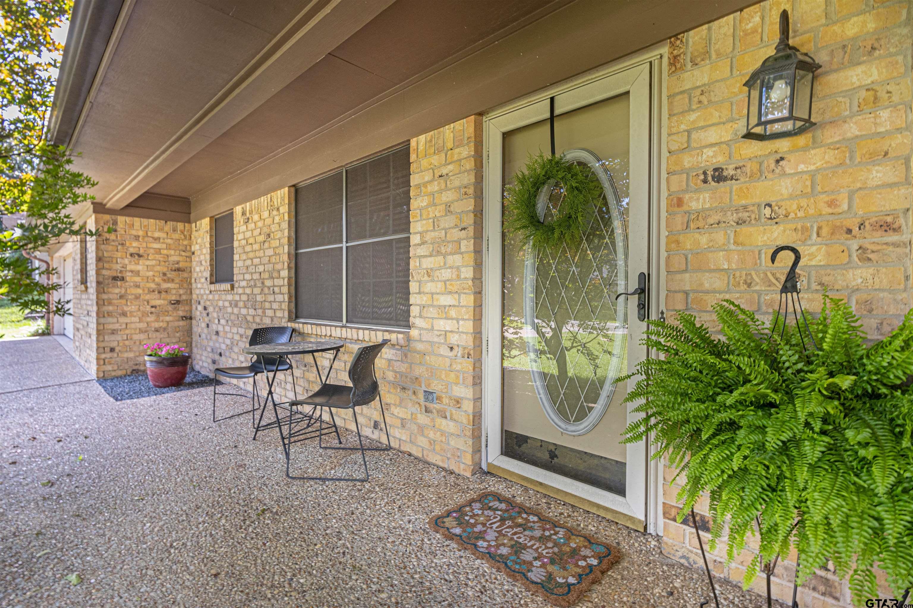 408 Ulster Dr Property Photo 4