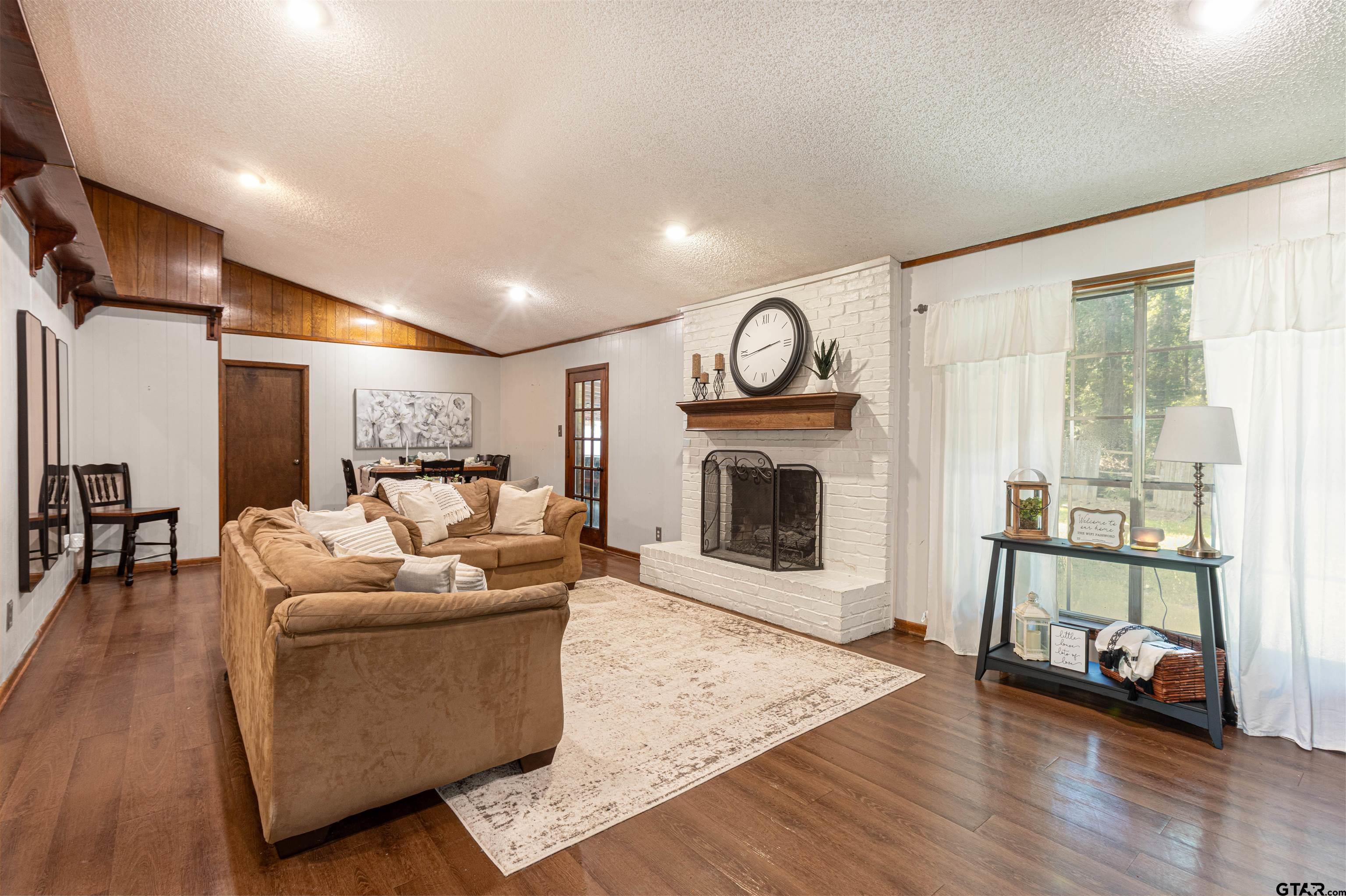 408 Ulster Dr Property Photo 5