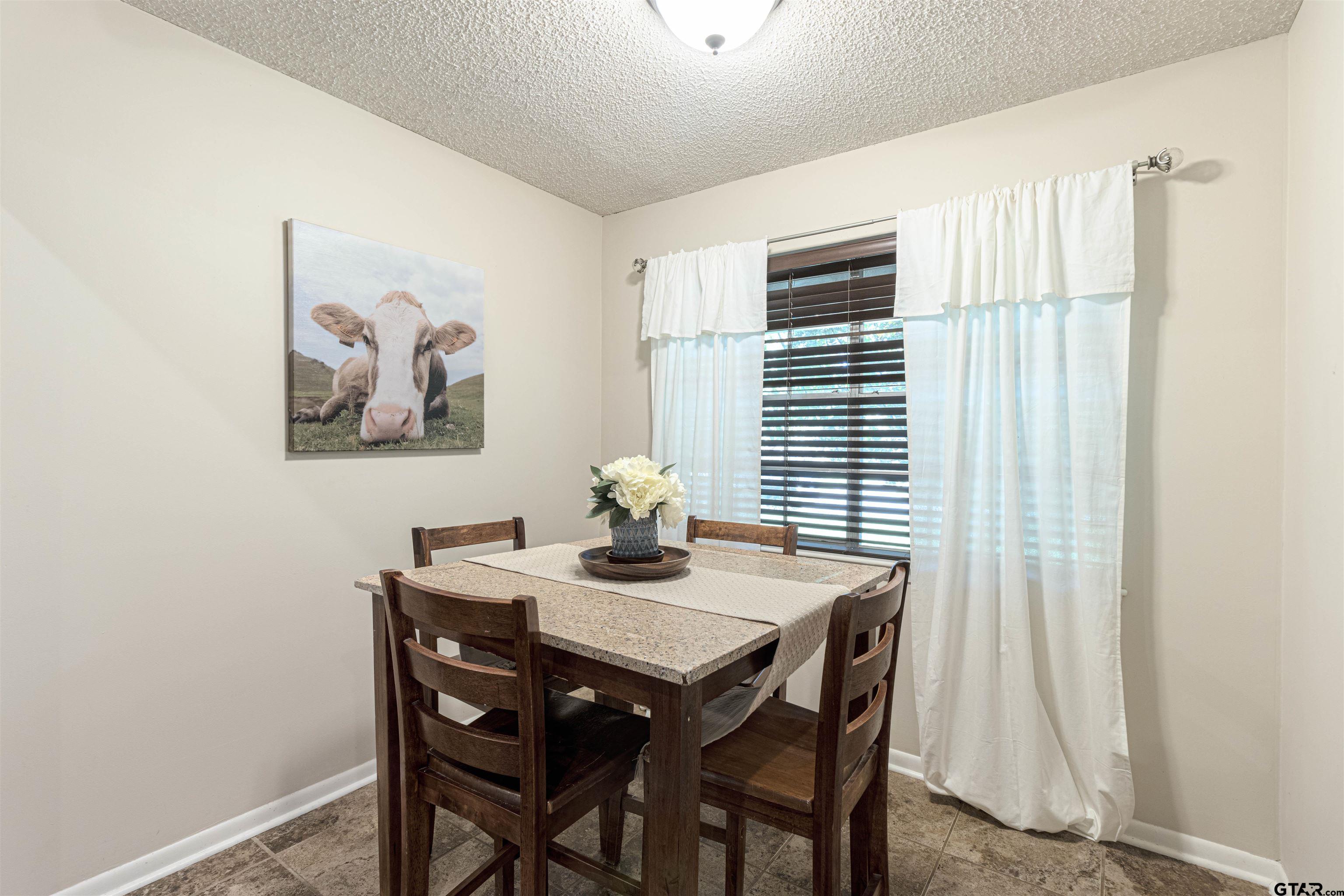 408 Ulster Dr Property Photo 8