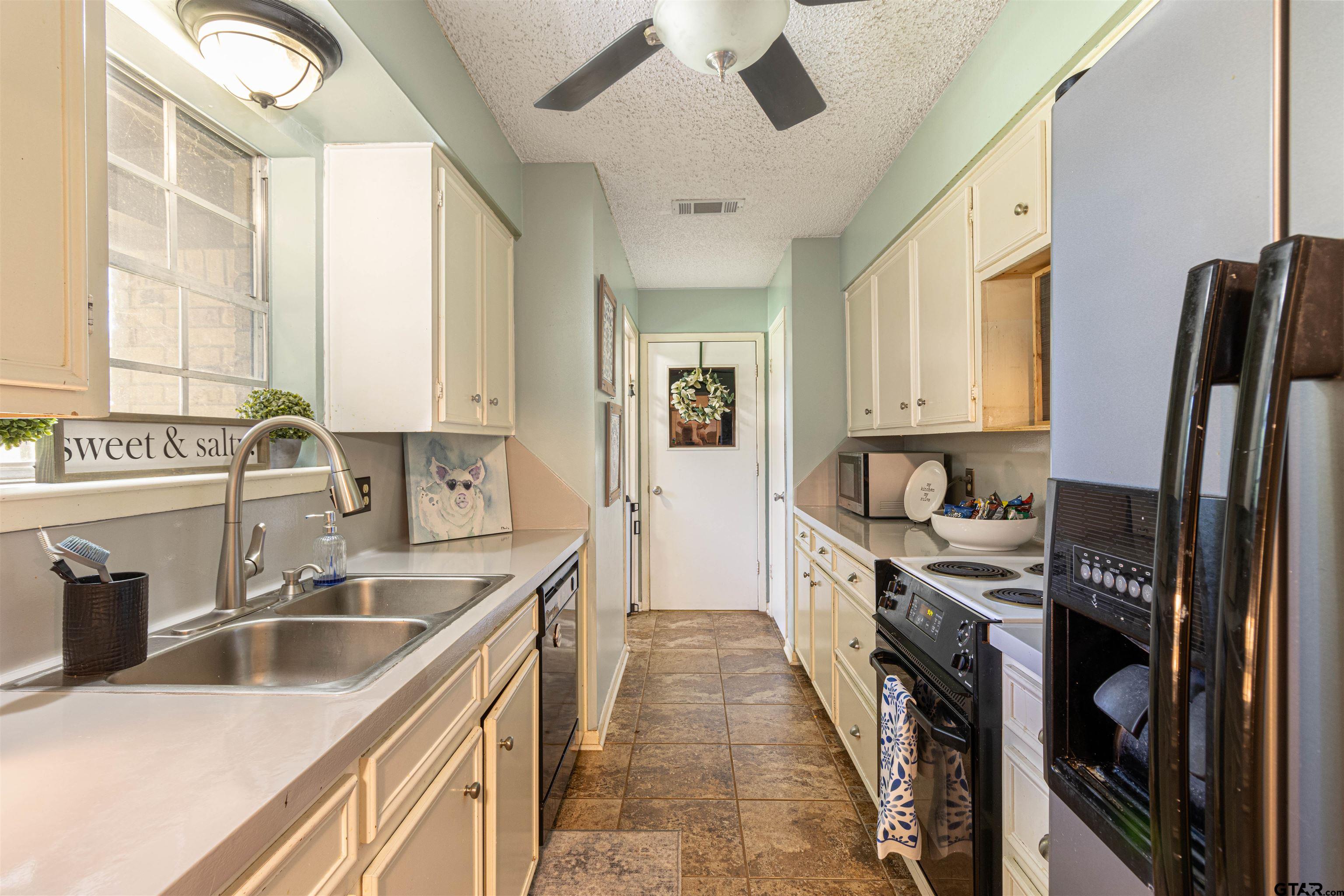 408 Ulster Dr Property Photo 10