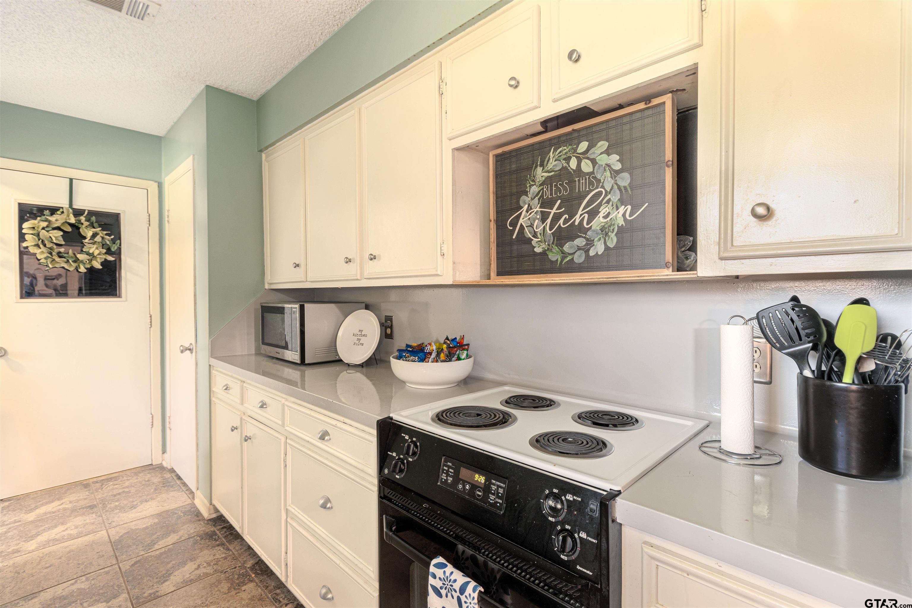 408 Ulster Dr Property Photo 11