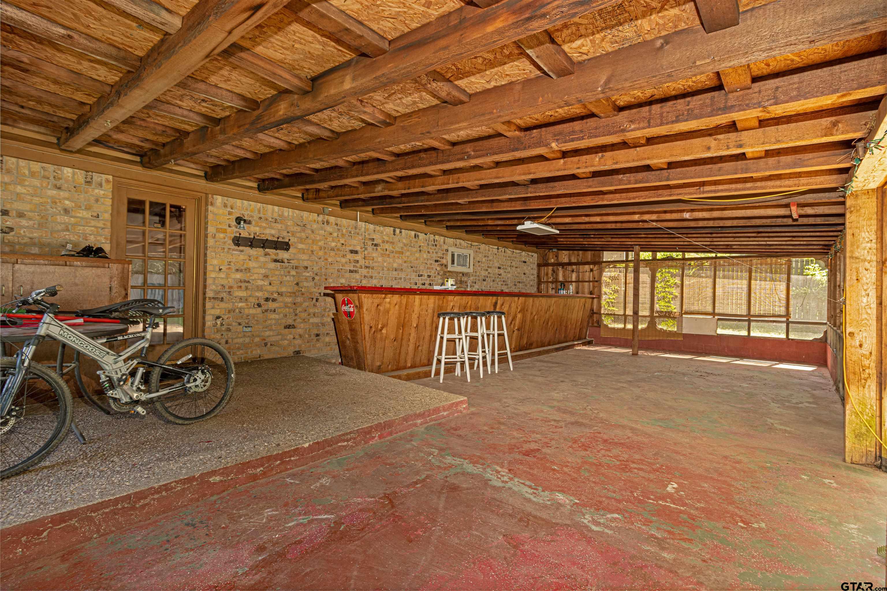 408 Ulster Dr Property Photo 23