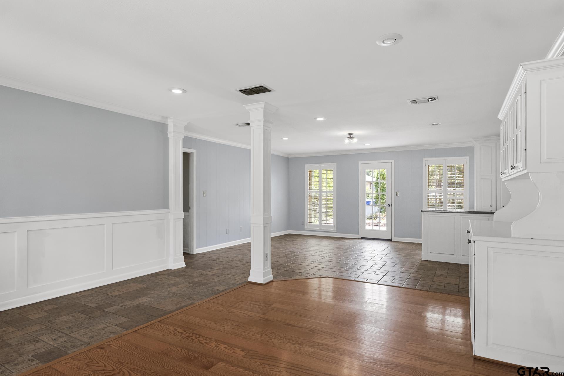 909 Elizabeth St Property Photo 8