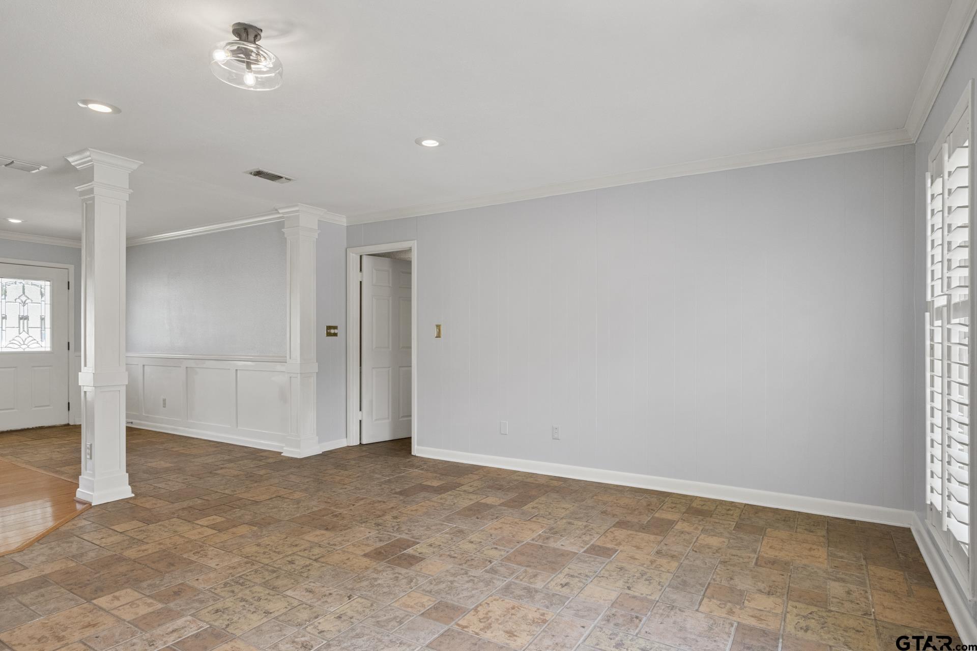 909 Elizabeth St Property Photo 11