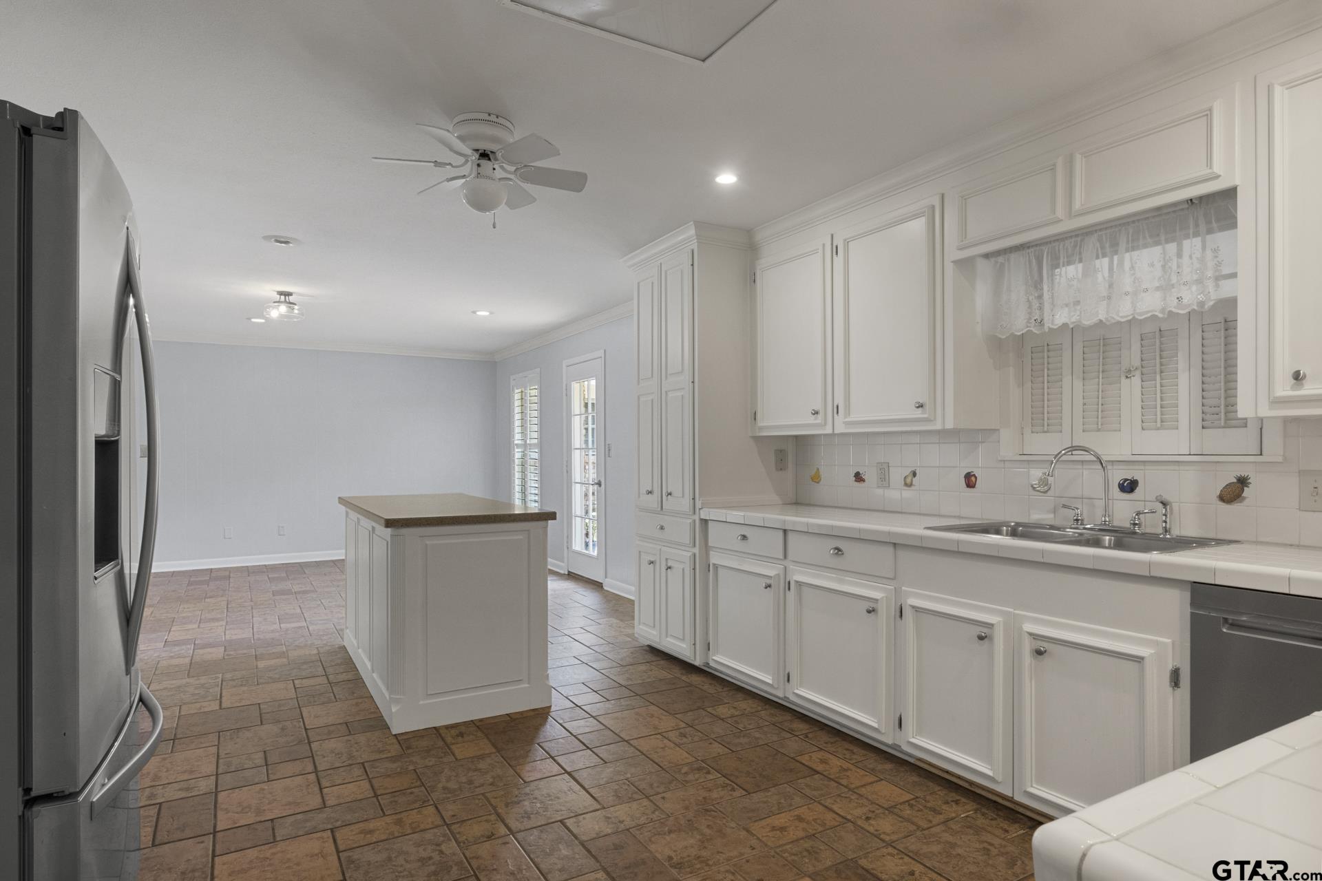 909 Elizabeth St Property Photo 14