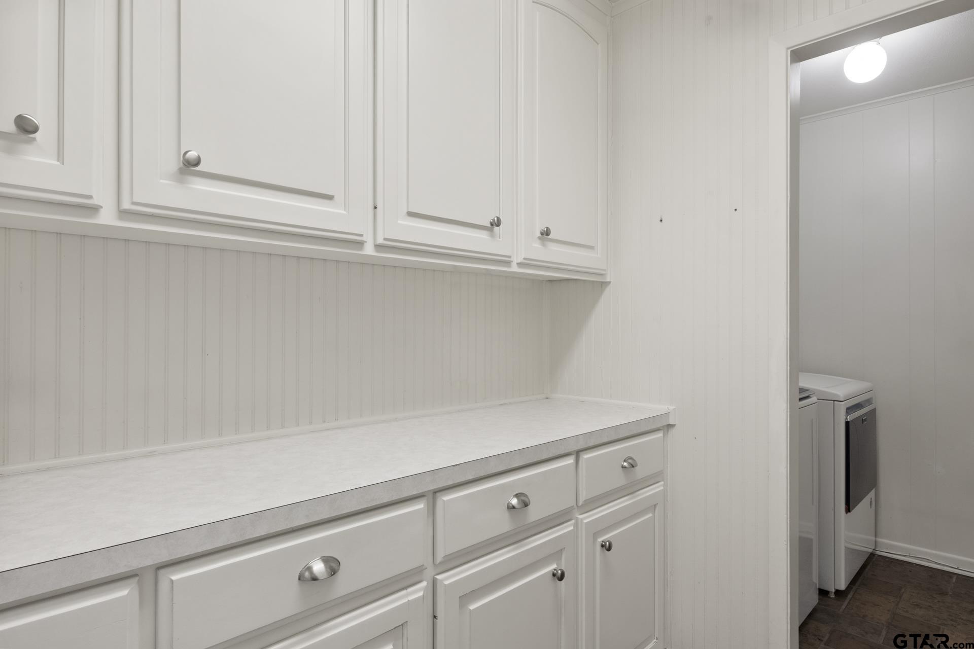 909 Elizabeth St Property Photo 16