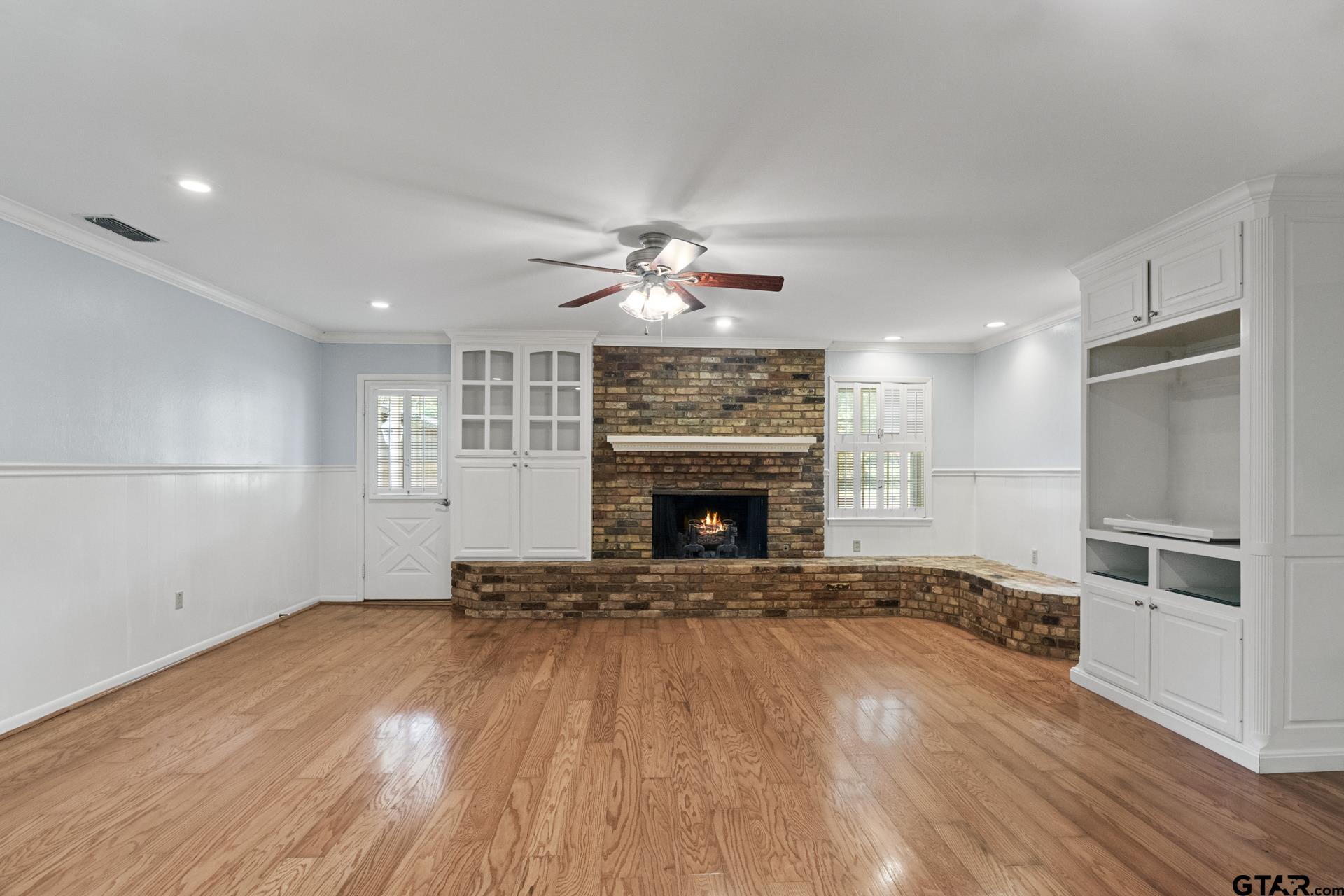 909 Elizabeth St Property Photo 17