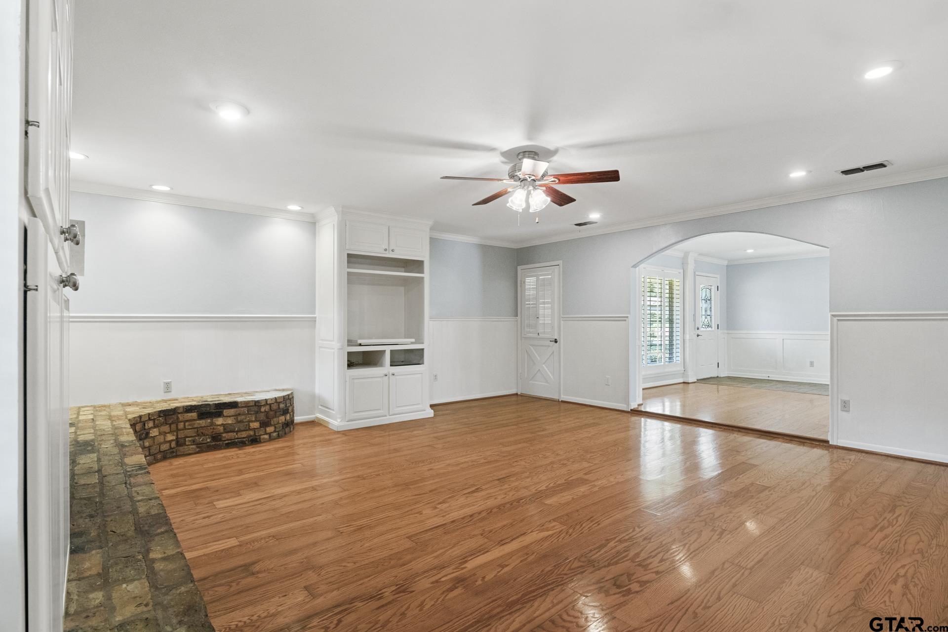 909 Elizabeth St Property Photo 19