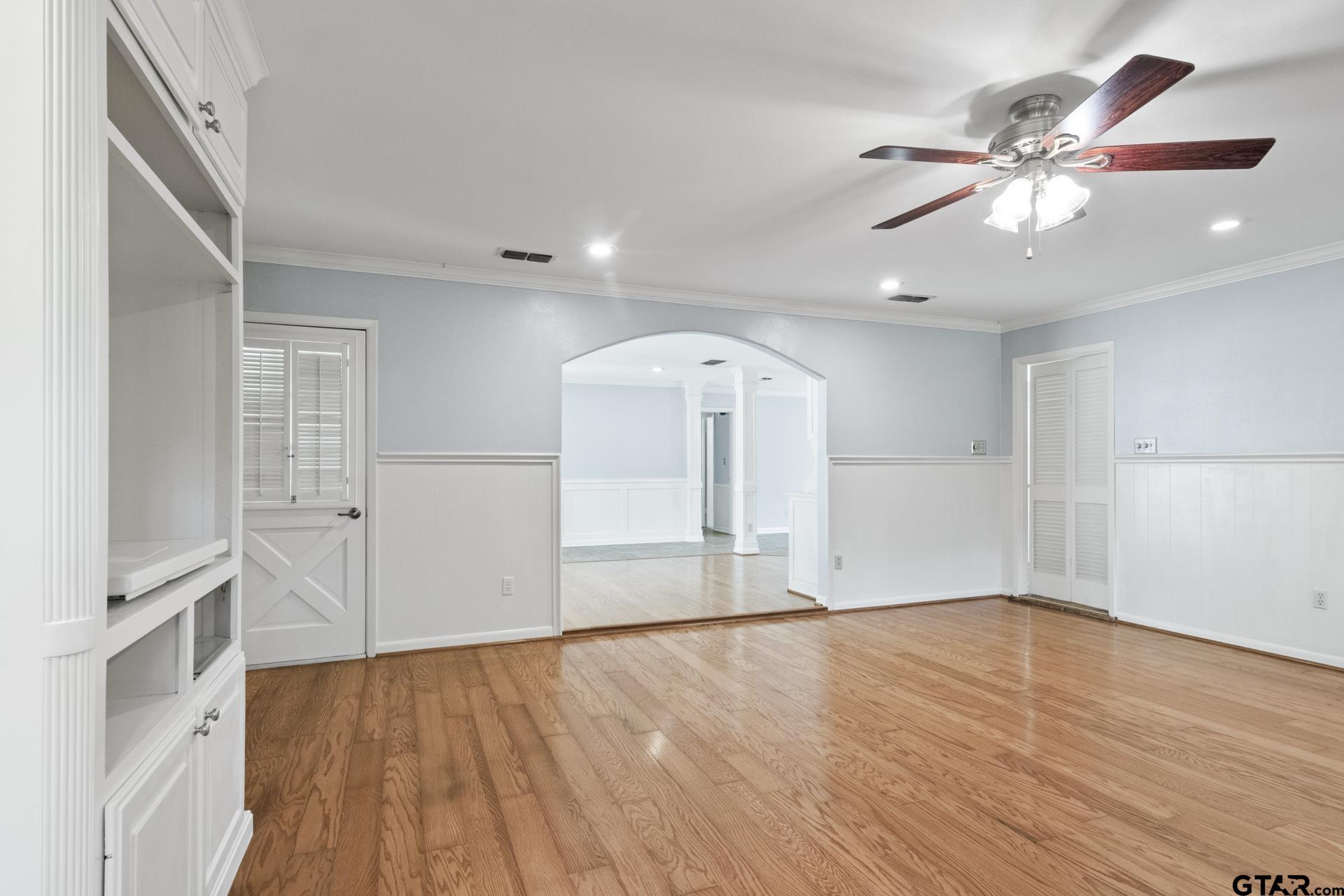 909 Elizabeth St Property Photo 20