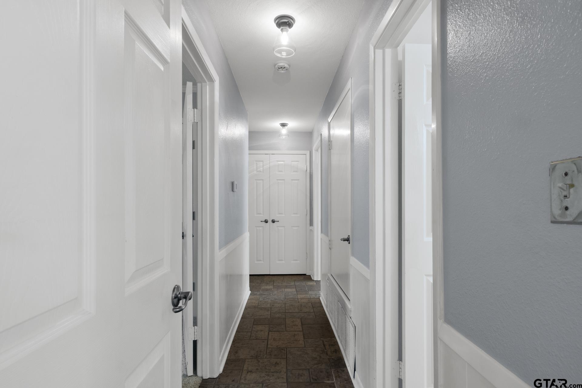 909 Elizabeth St Property Photo 21