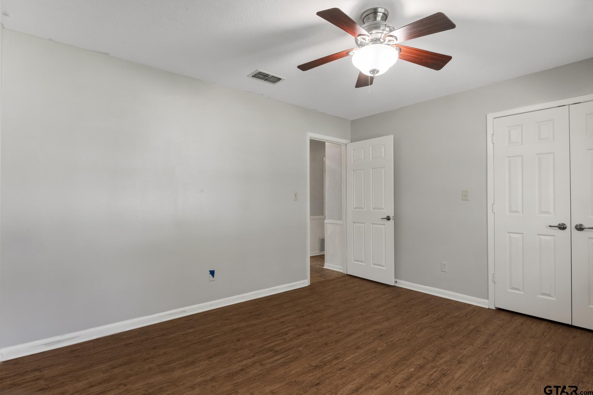 909 Elizabeth St Property Photo 26