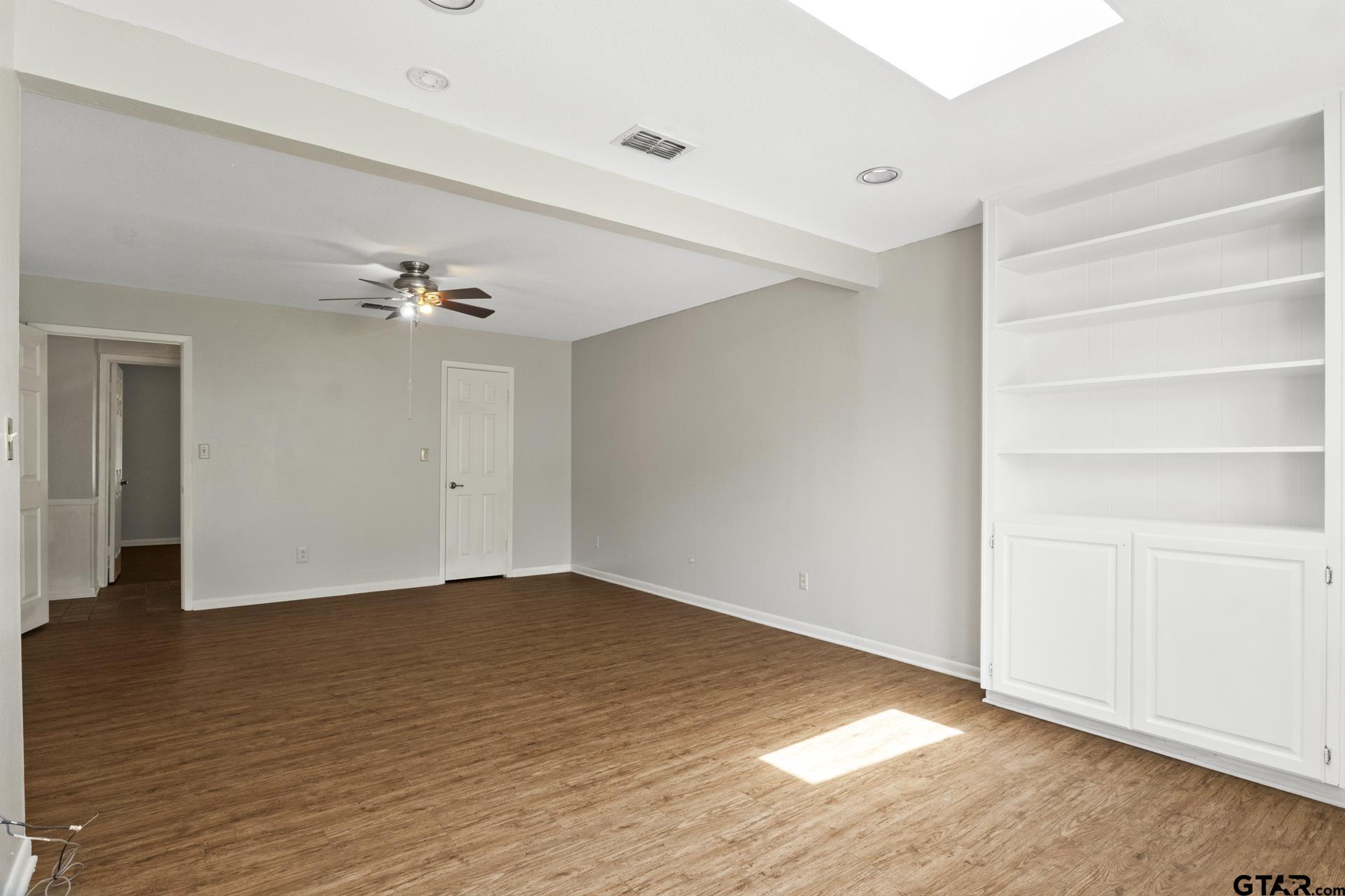 909 Elizabeth St Property Photo 30