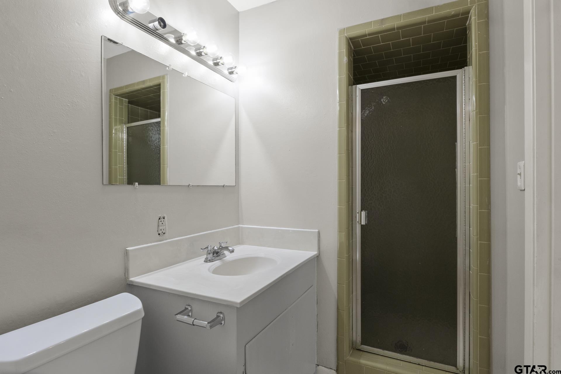 909 Elizabeth St Property Photo 34