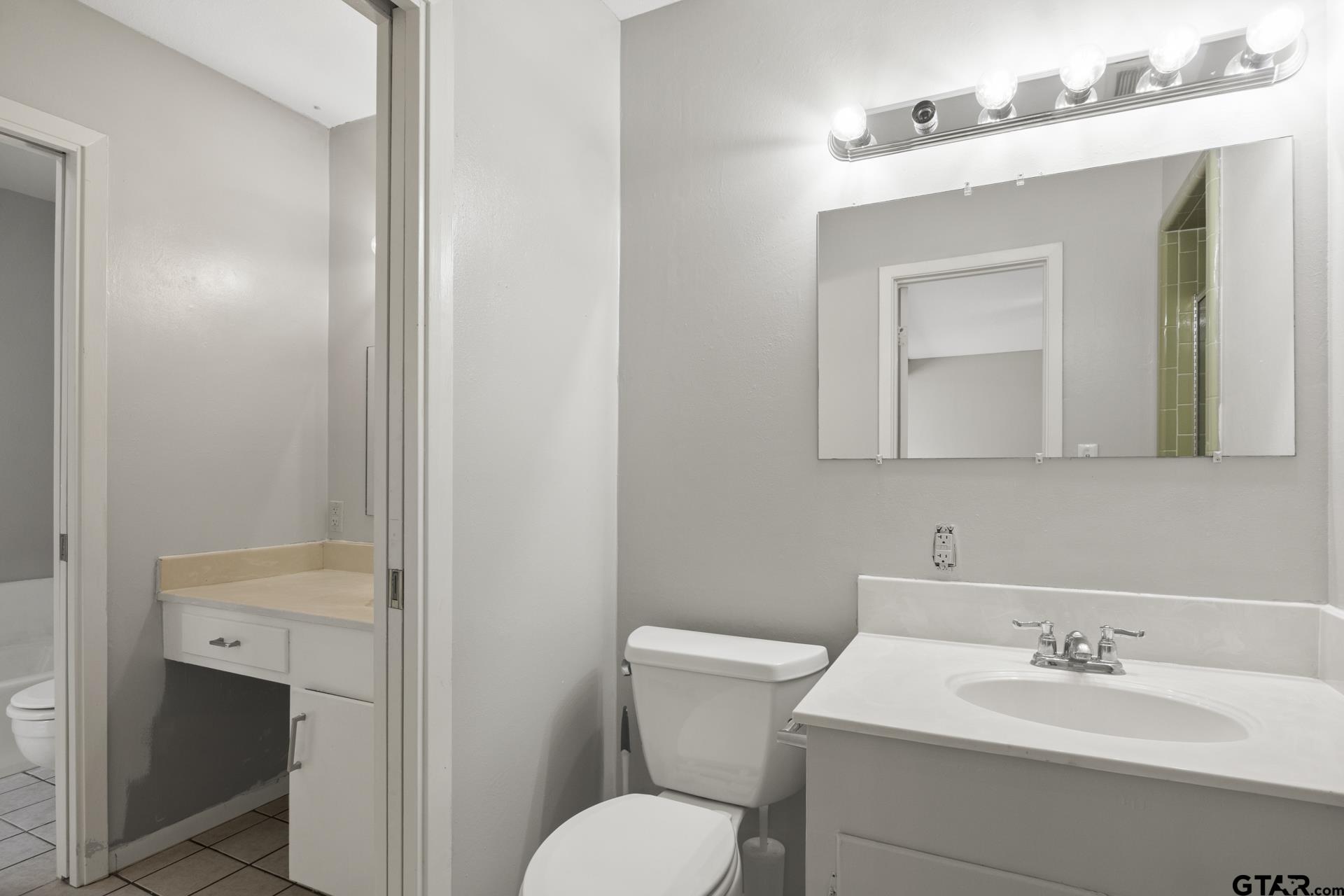 909 Elizabeth St Property Photo 35