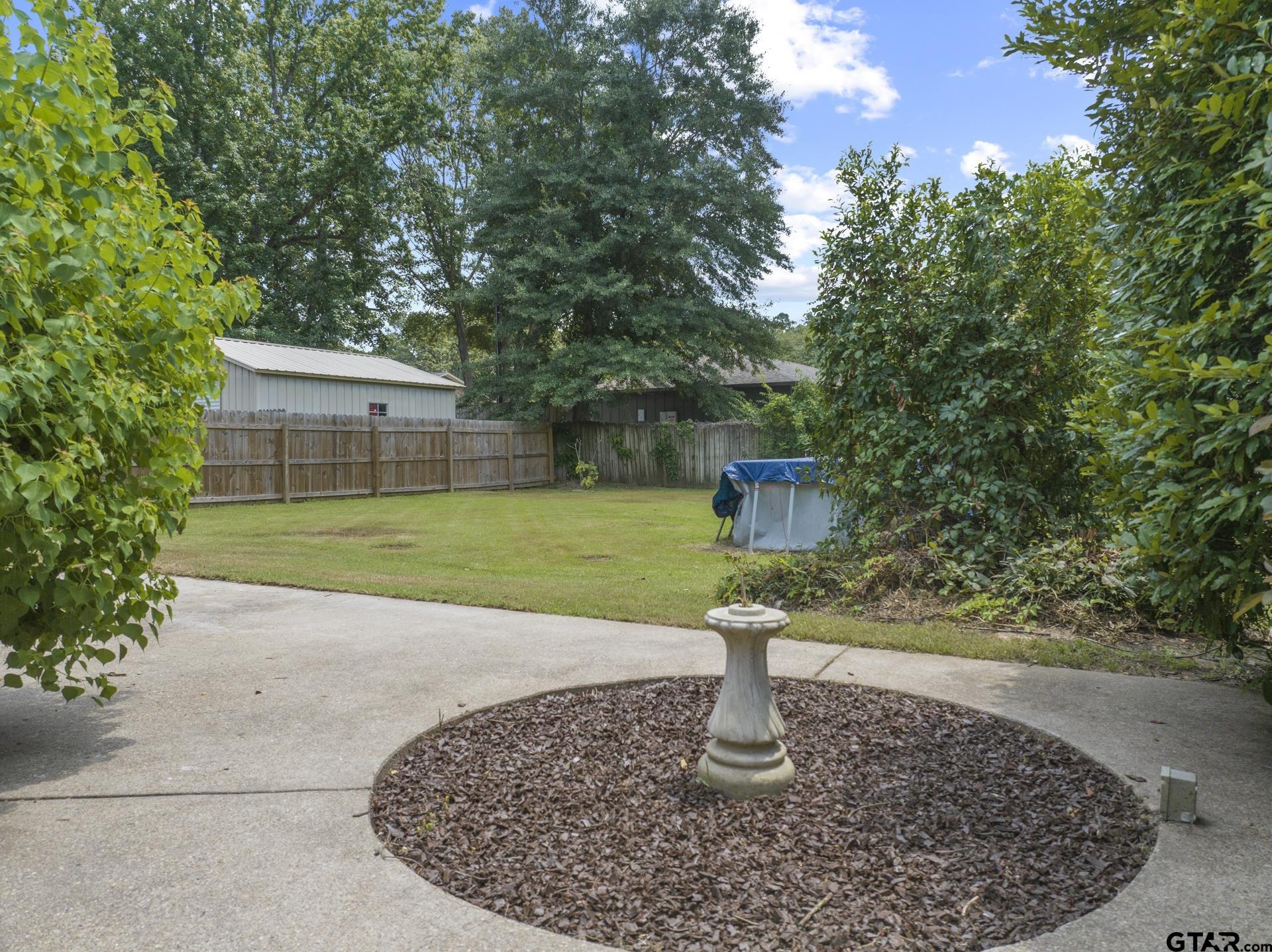 909 Elizabeth St Property Photo 37