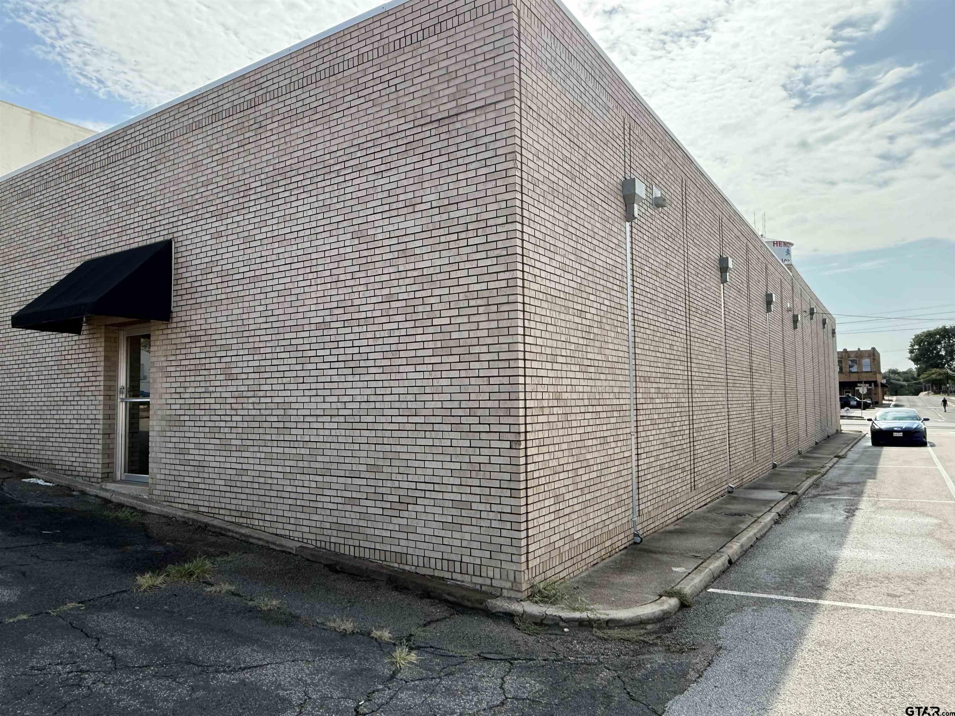 110 N Main St Property Photo 3