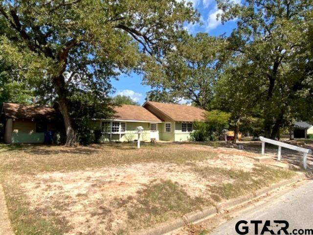 100 Thunderbird Drive Property Photo 1