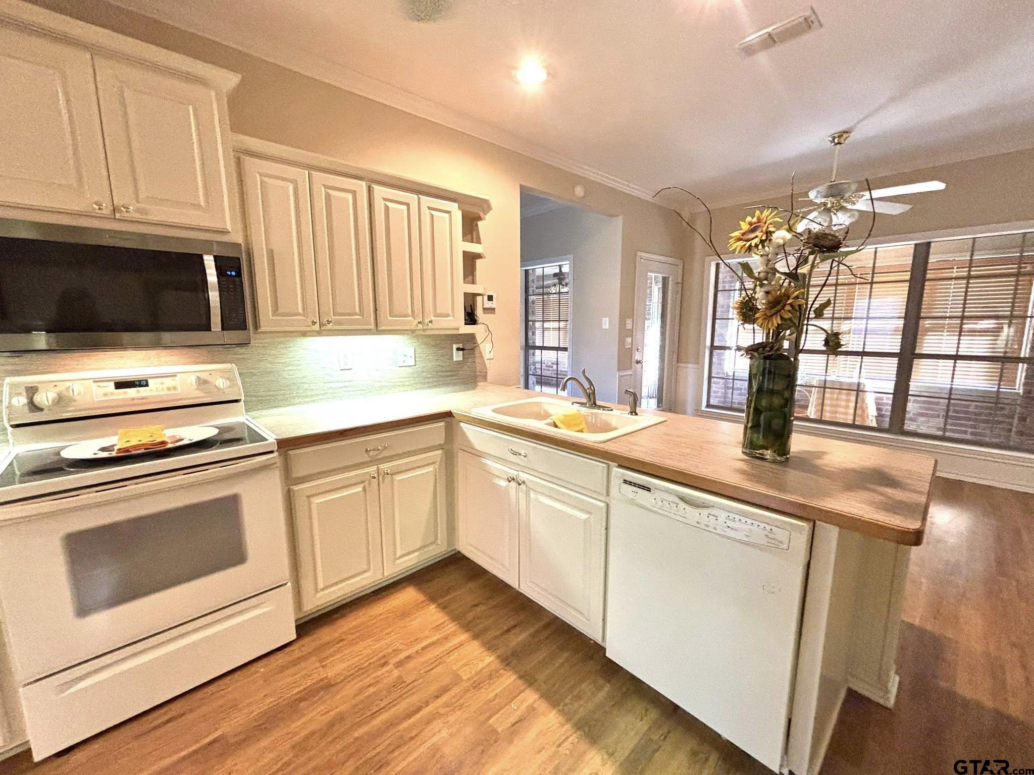 502 Ivey Property Photo 8