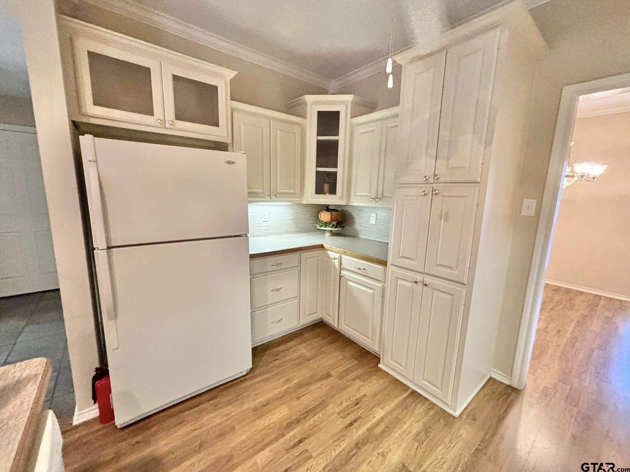 502 Ivey Property Photo 9