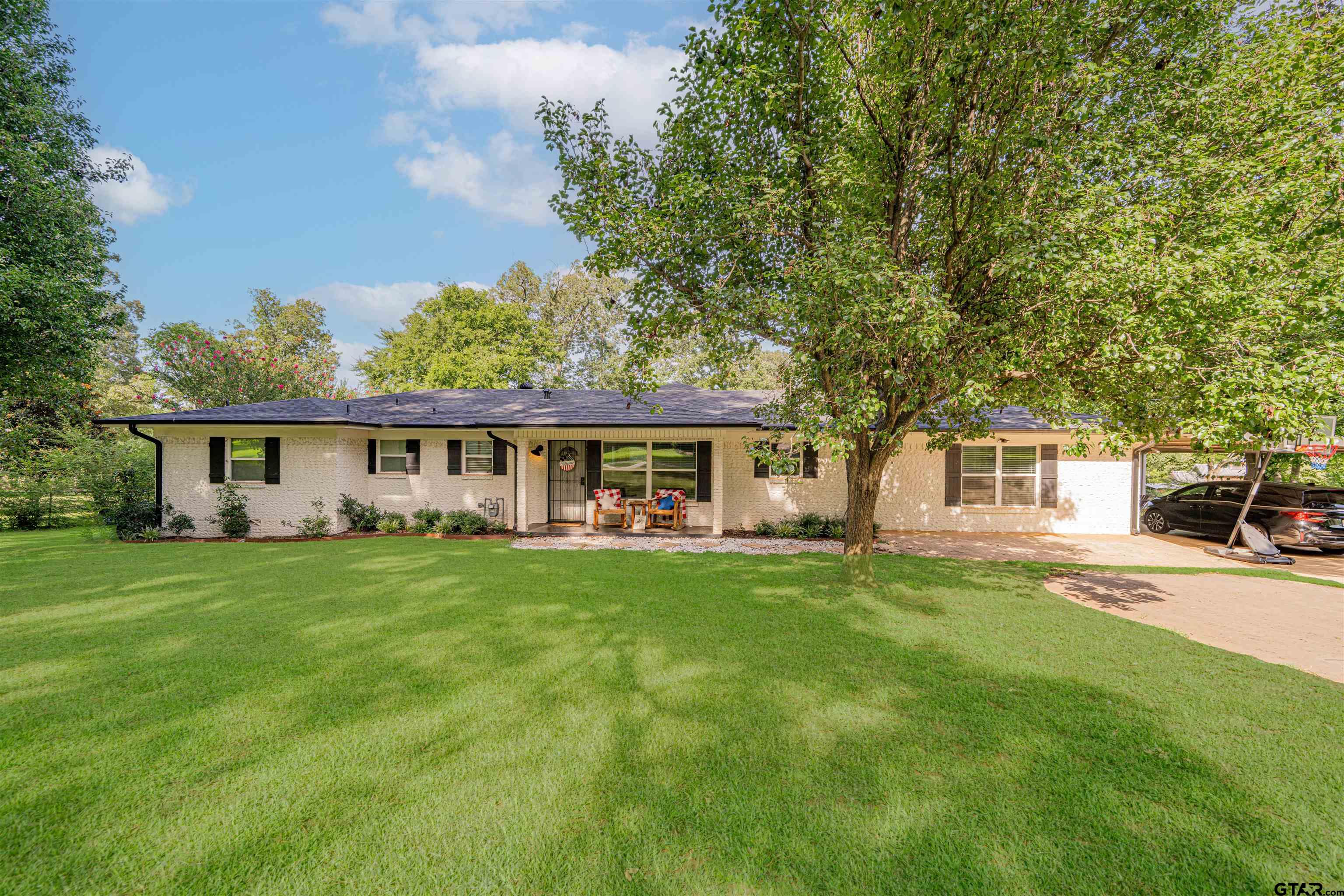 400 Crestview Property Photo 1