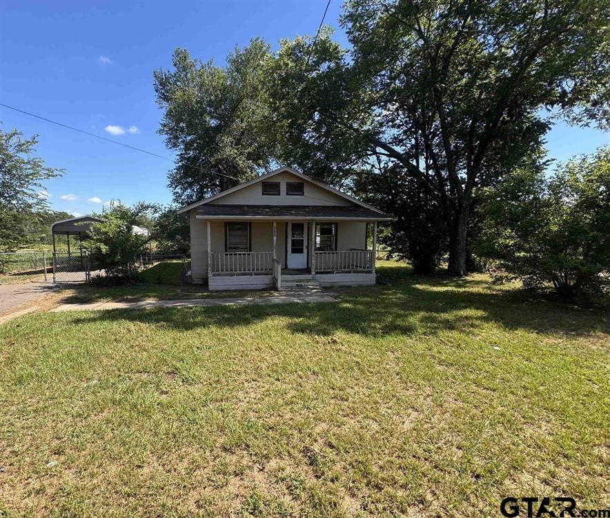582 E Main St Property Photo 1