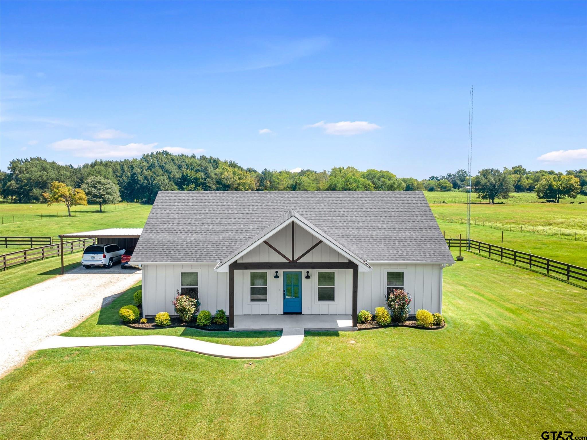 95 County Road 2323 Property Photo 1