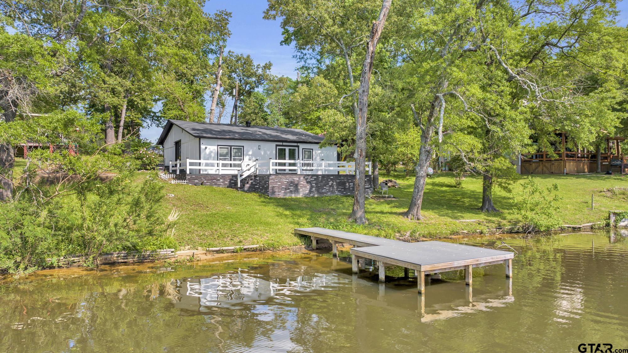 585 Naples Dr Property Photo 1