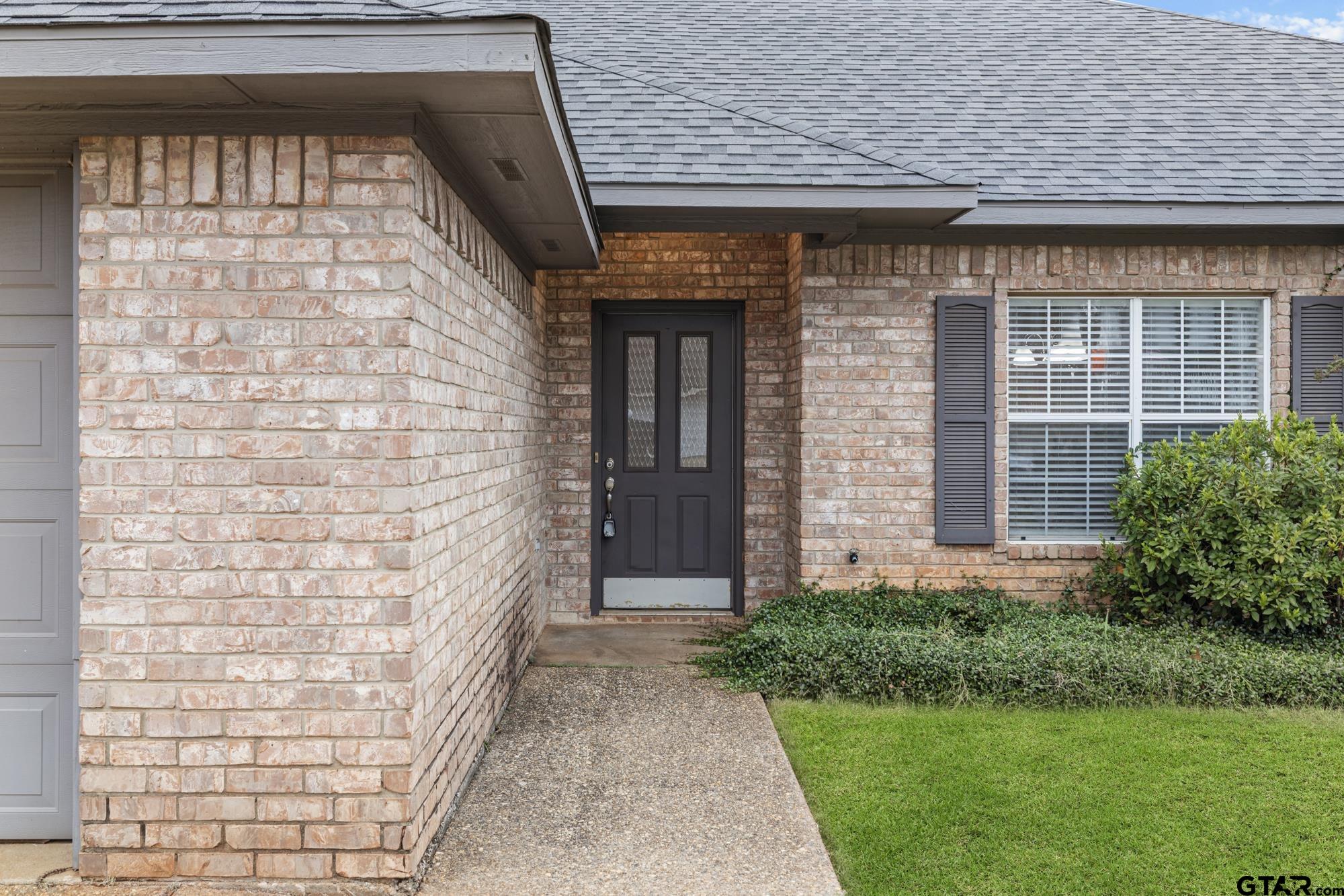 103 Courtney Property Photo 5