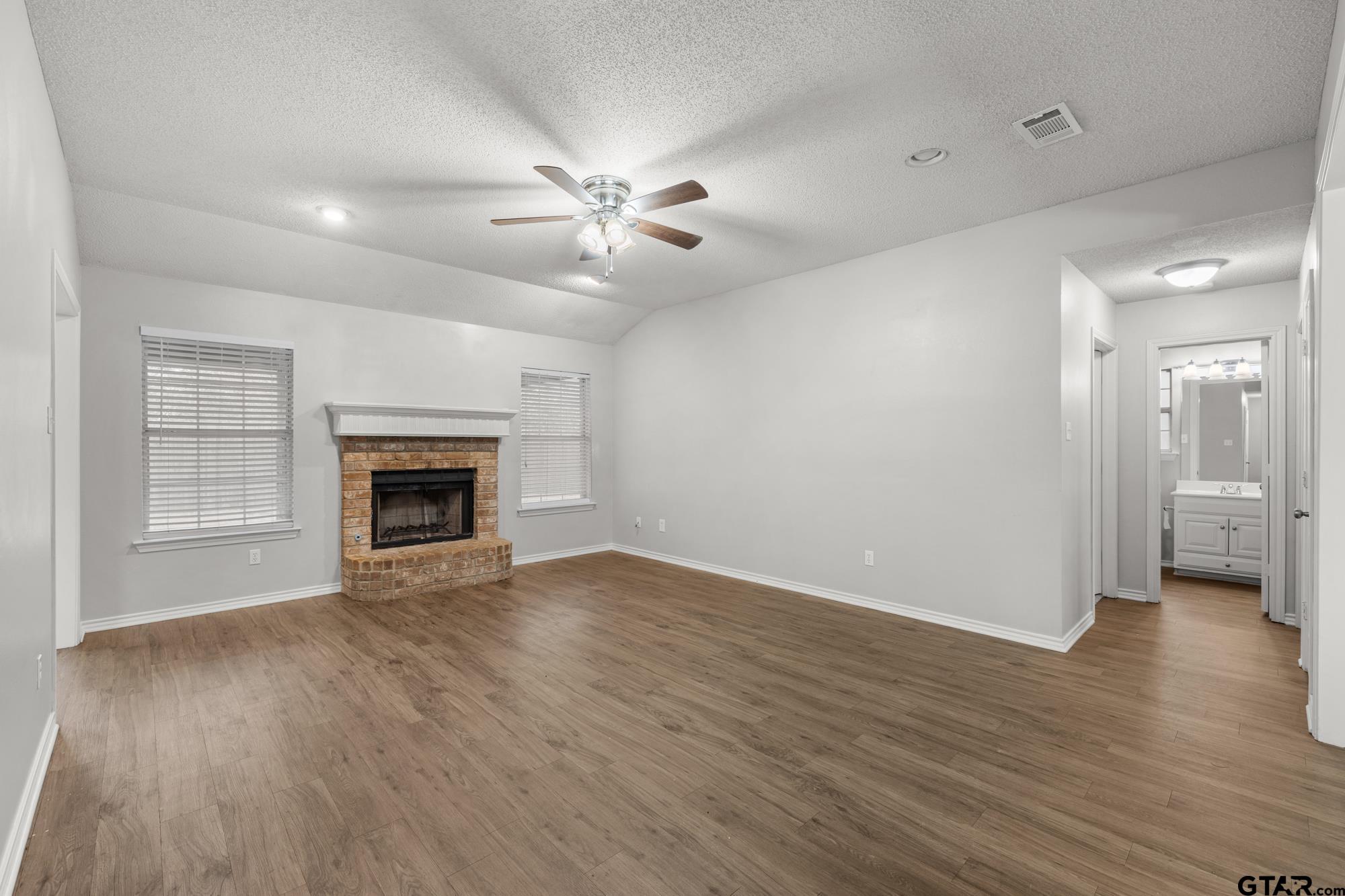 103 Courtney Property Photo 7