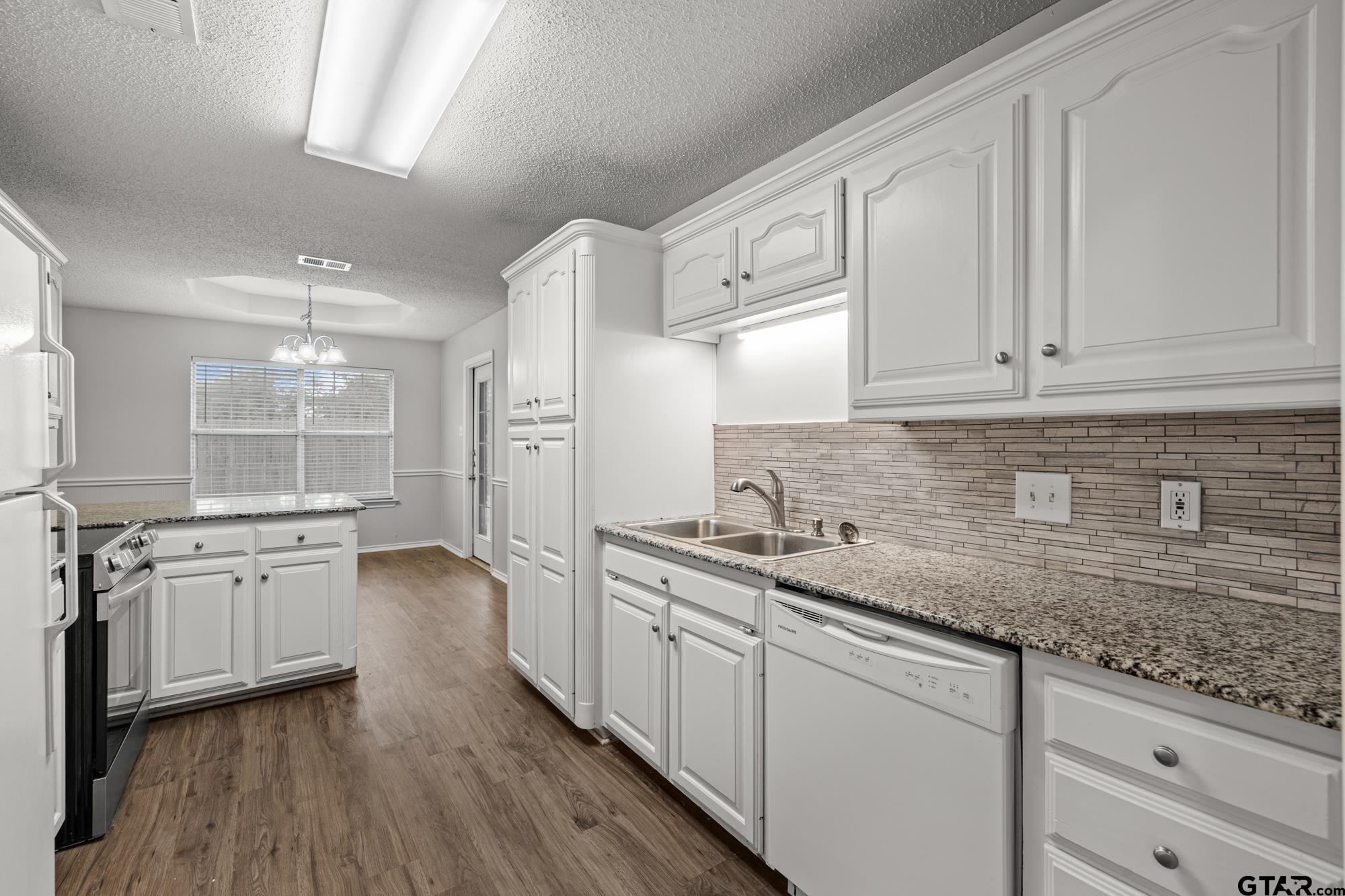 103 Courtney Property Photo 11