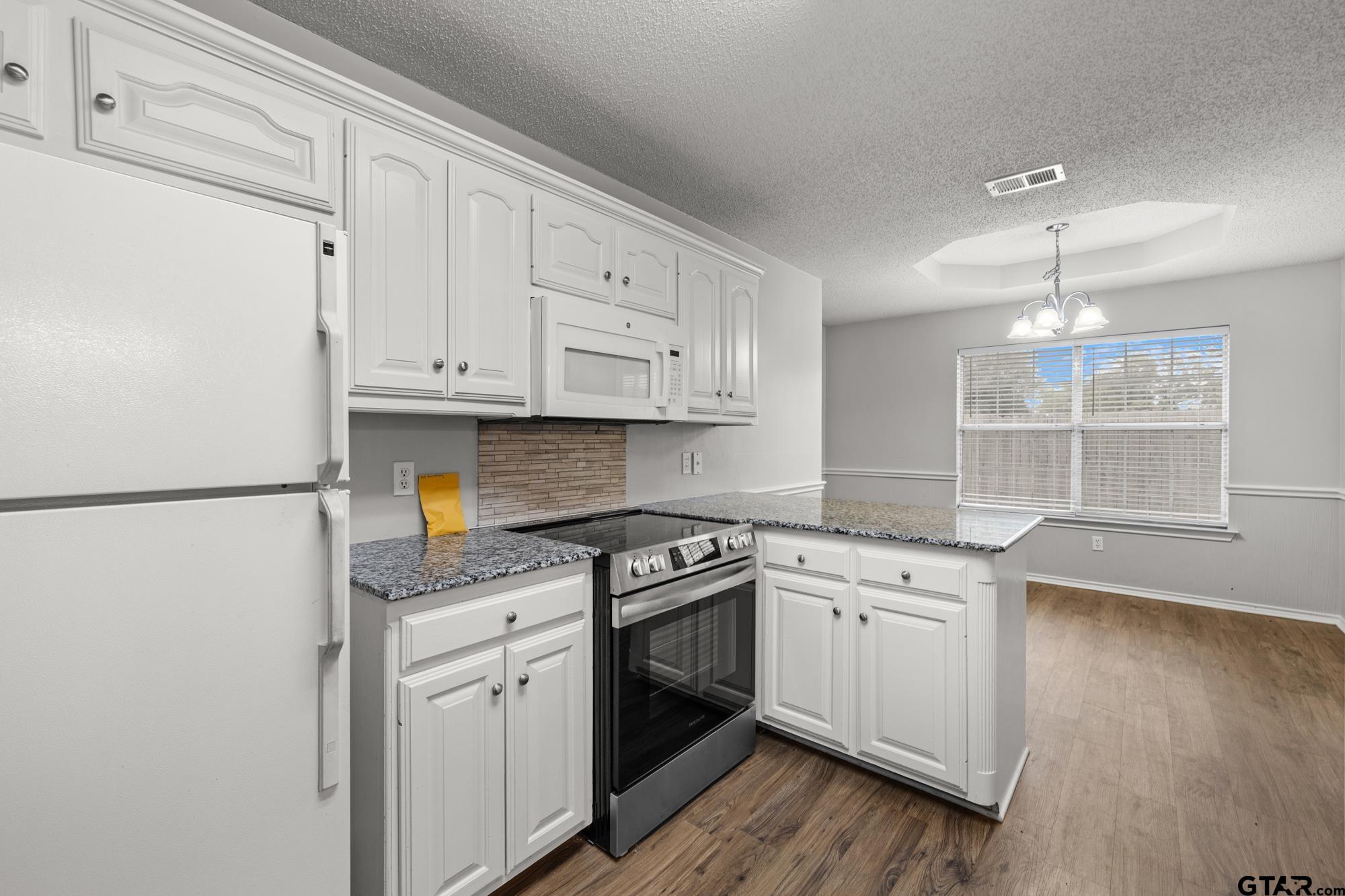 103 Courtney Property Photo 12