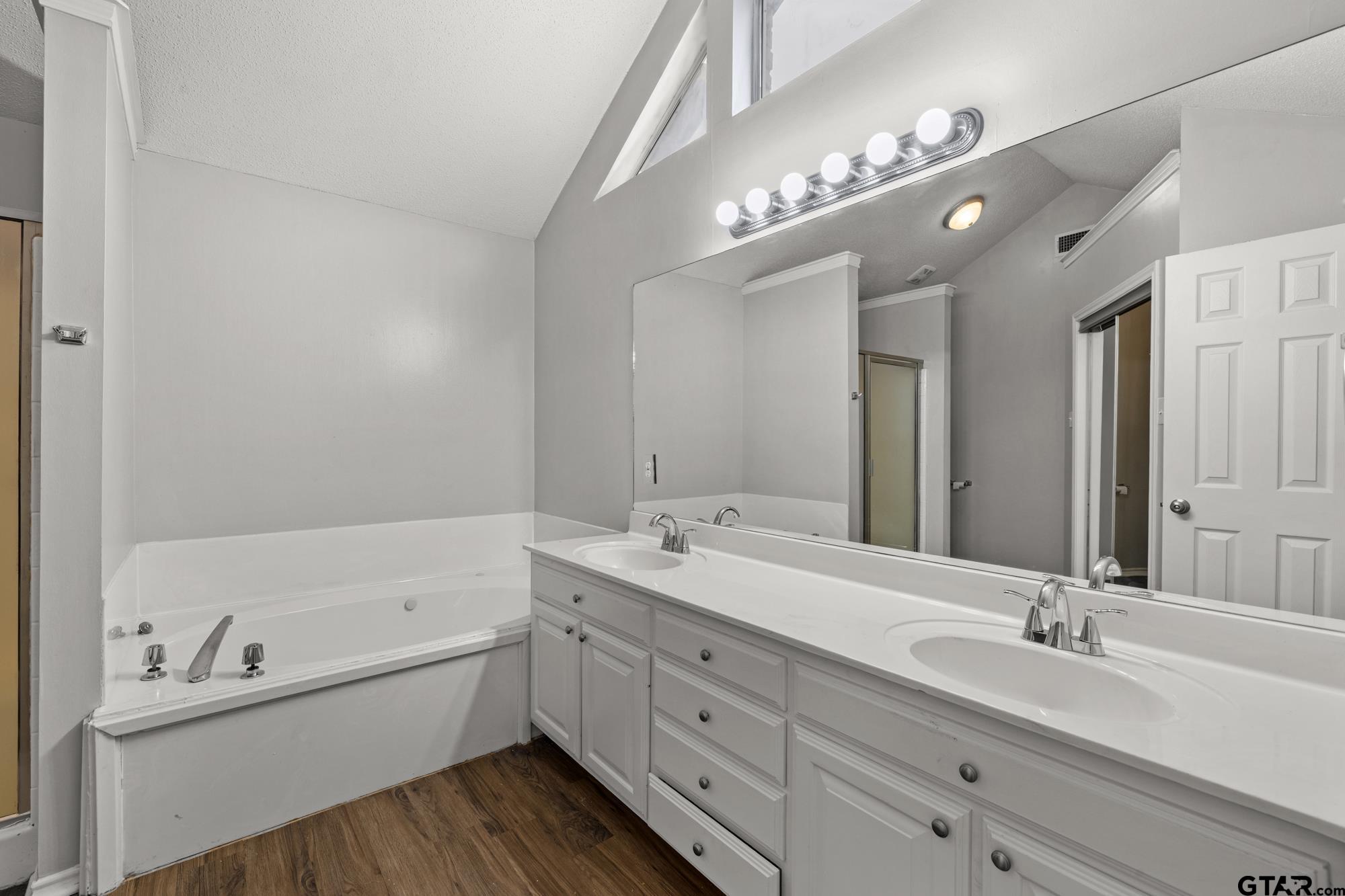 103 Courtney Property Photo 16