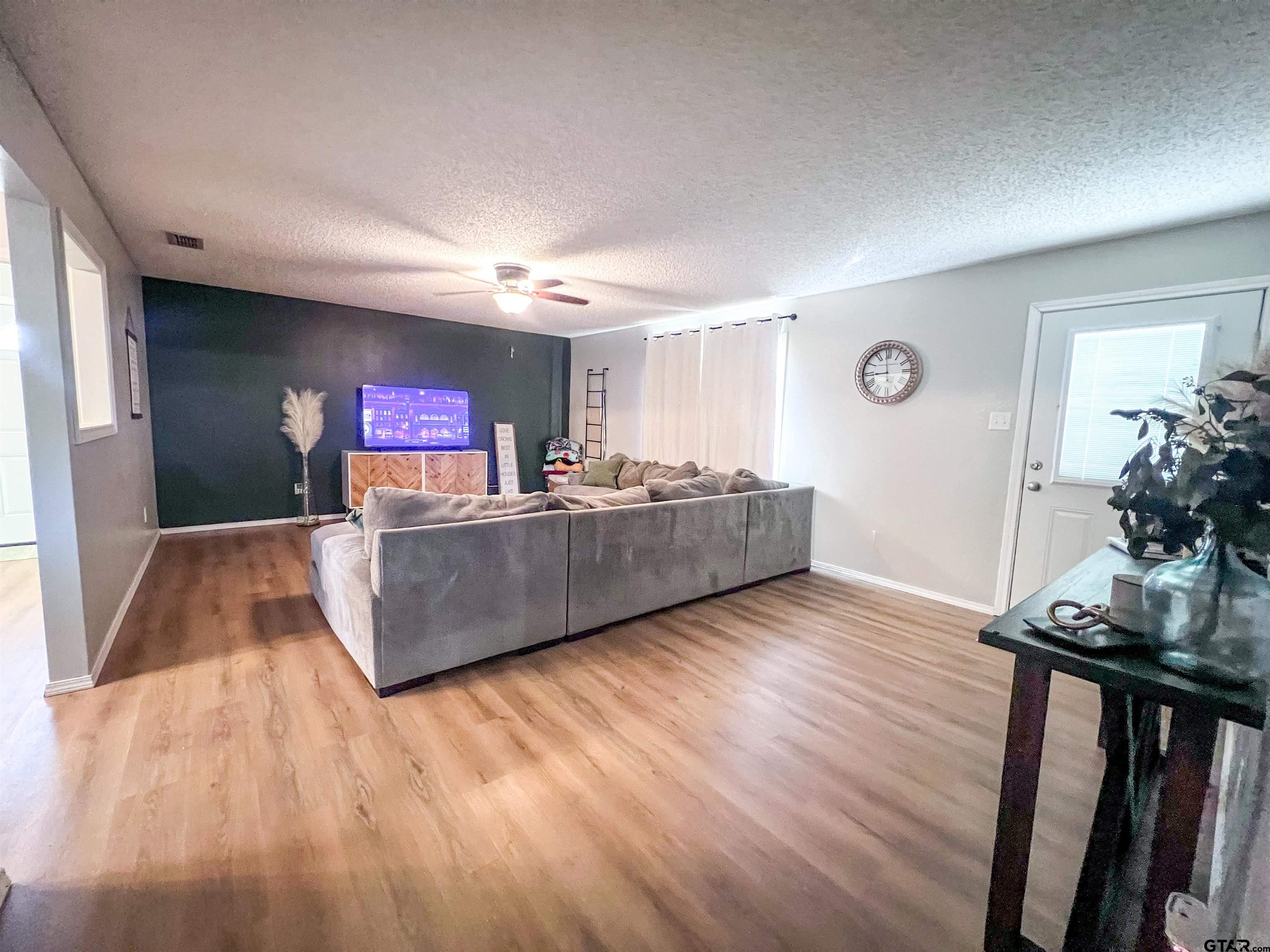 1399 Cr 2400 Property Photo 2