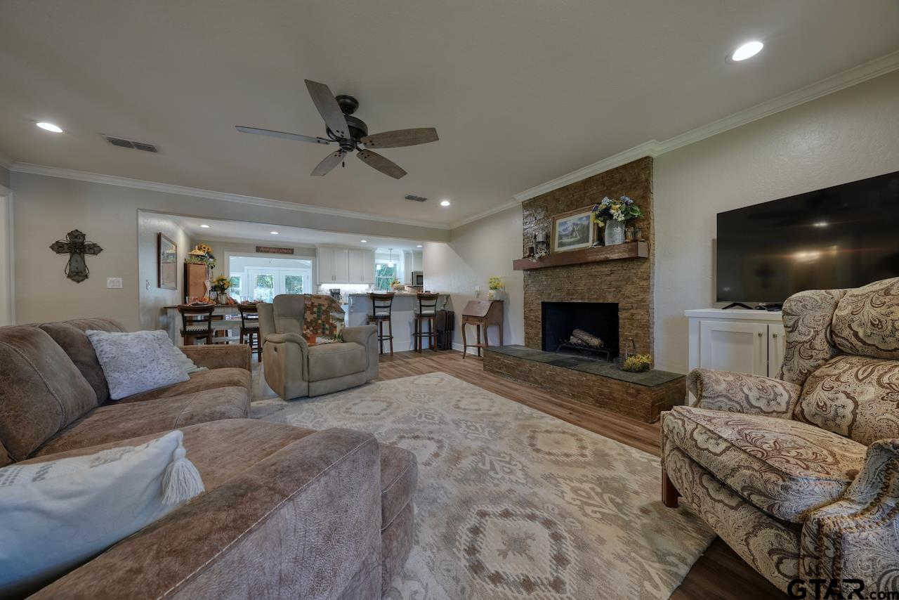 1214 Hilltop Run Property Photo 8