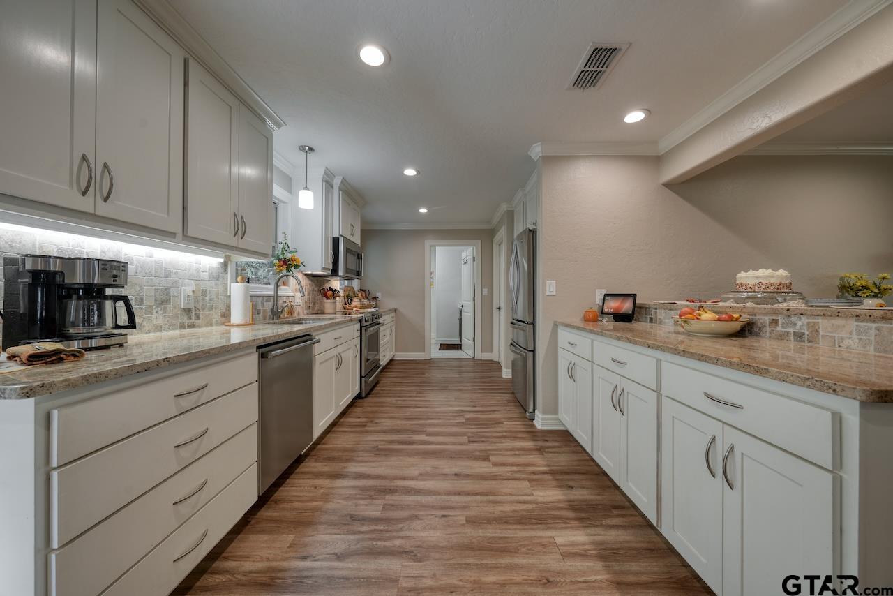 1214 Hilltop Run Property Photo 12