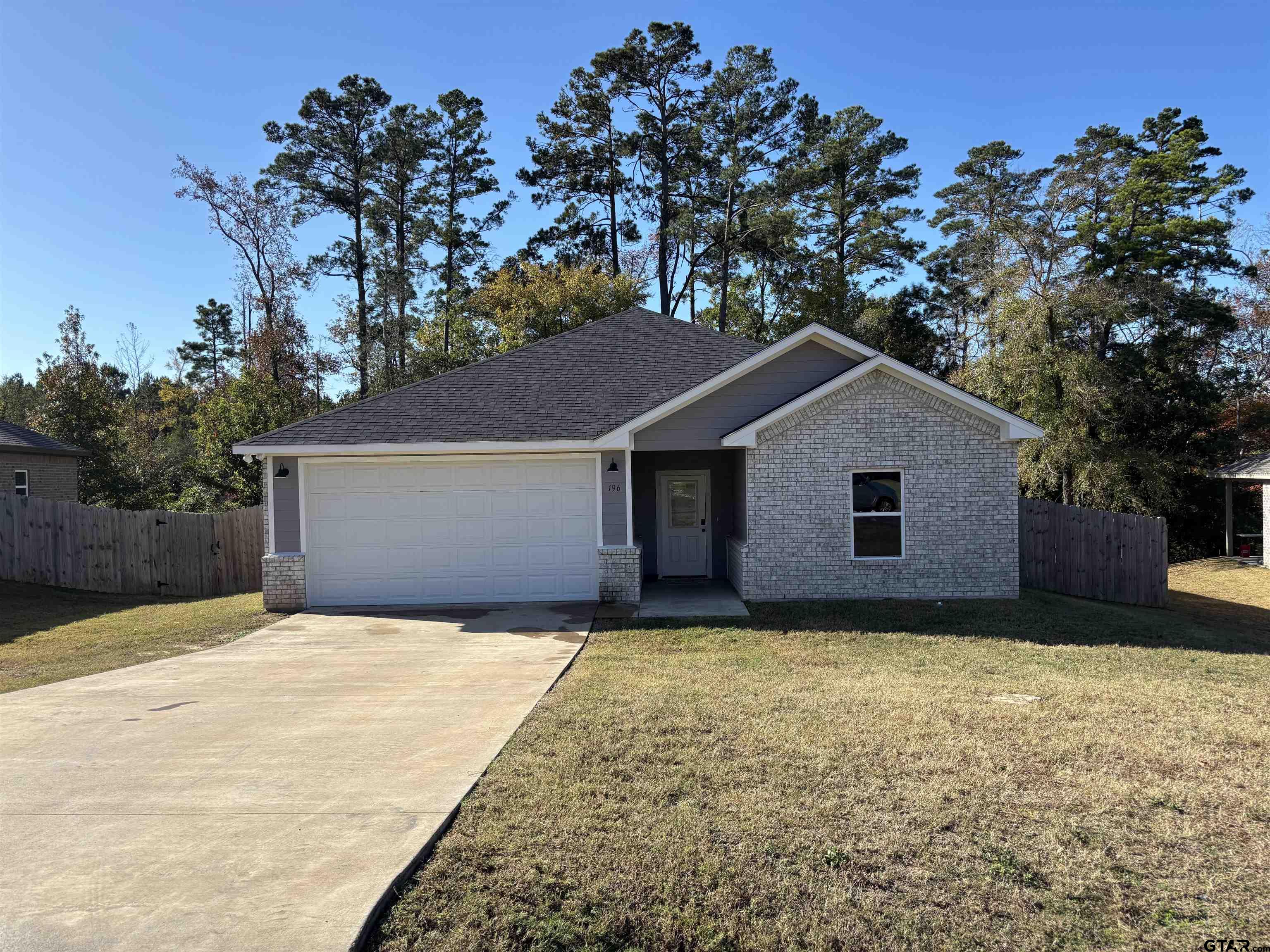 196 Twisted Oaks Dr. Property Photo 1