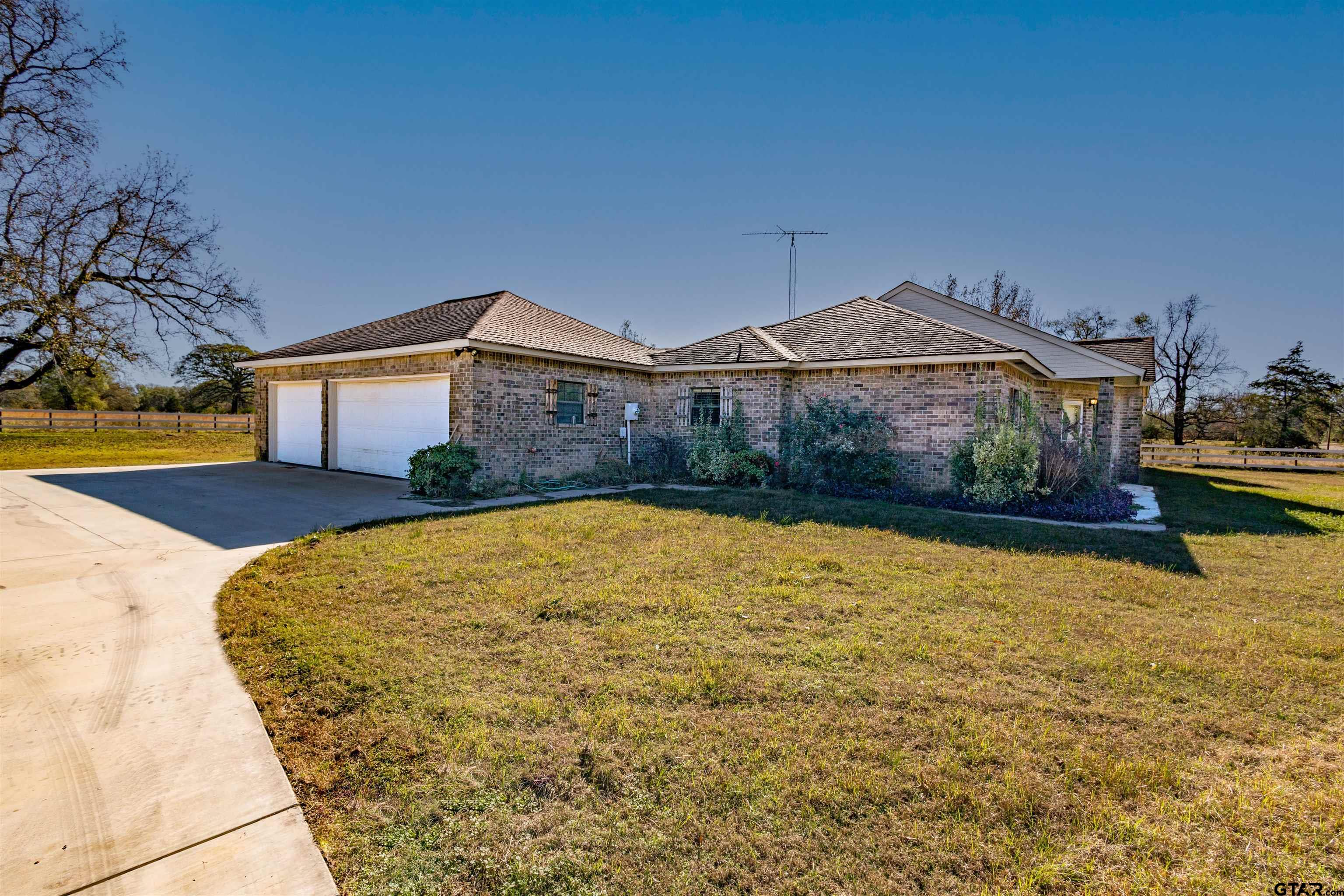 757 Cr 2810 Property Photo 1