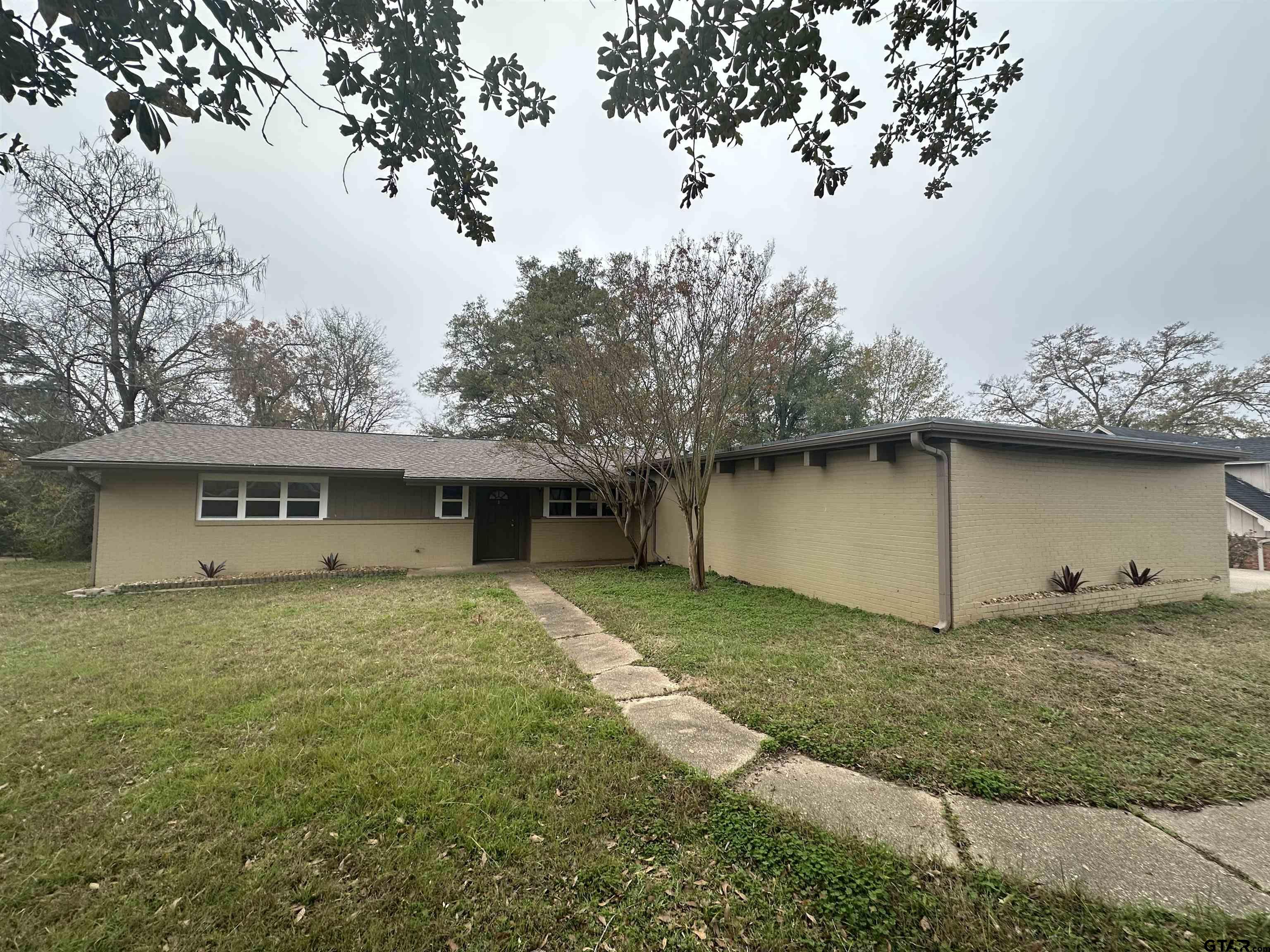 1507 Hillcrest