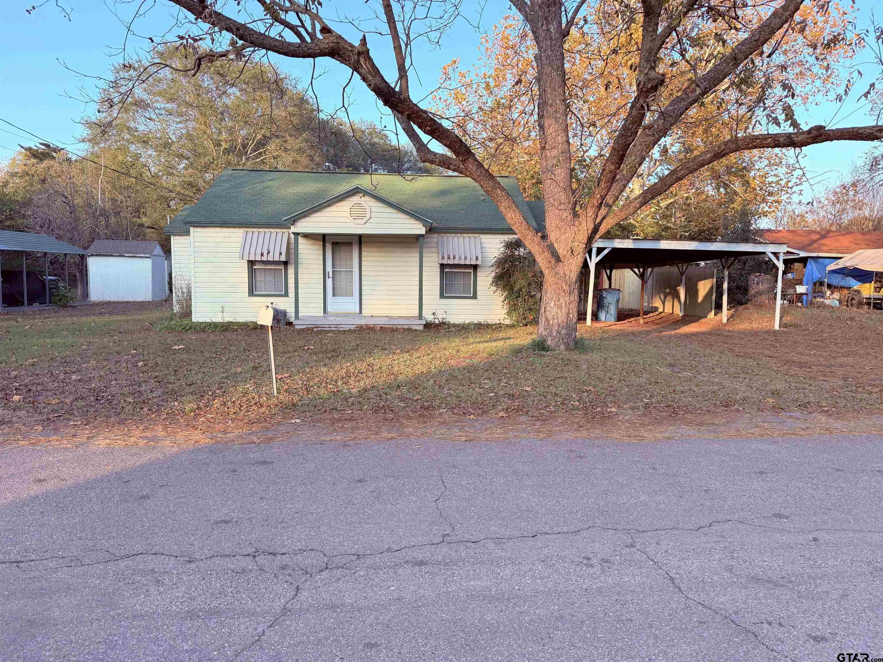 303 Jeannine St Property Photo 1