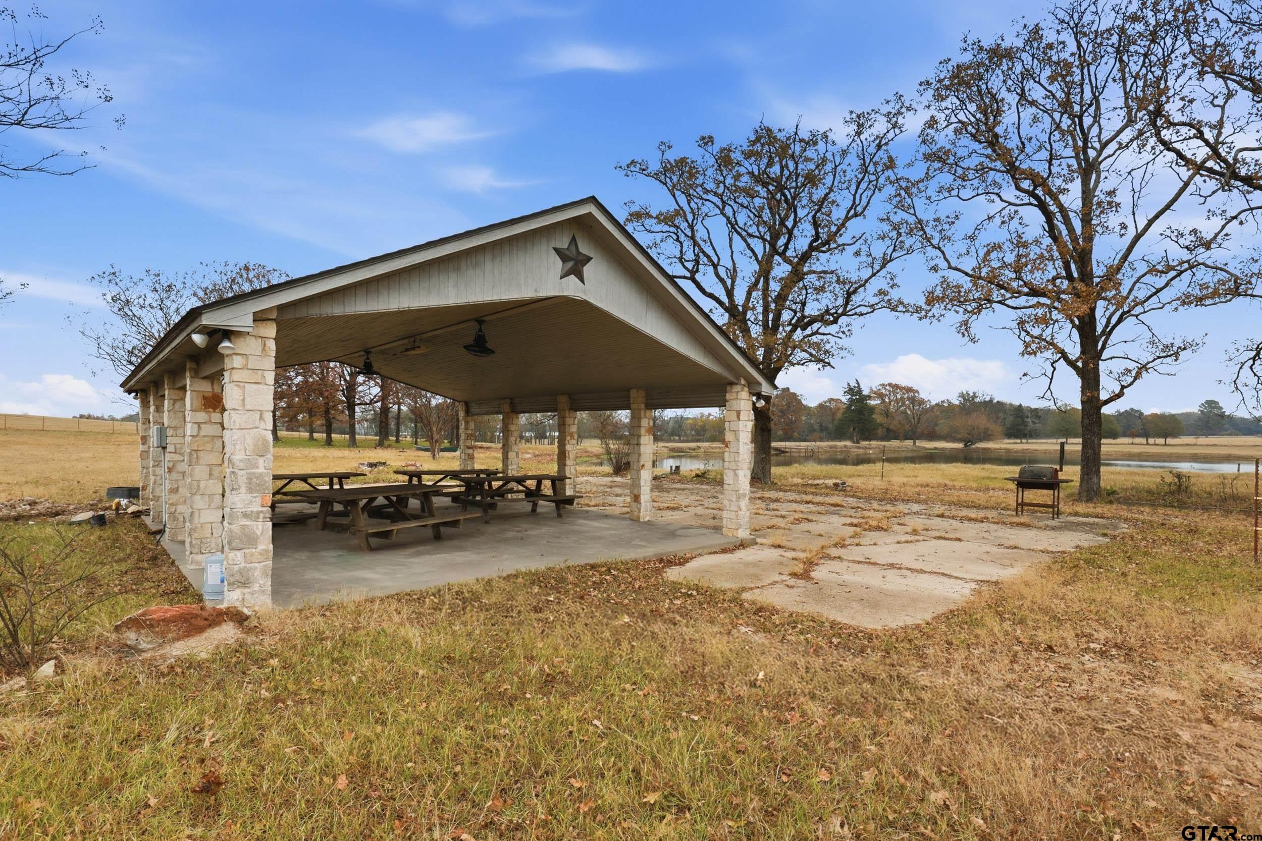 8919 Cr 2310 Property Photo 1
