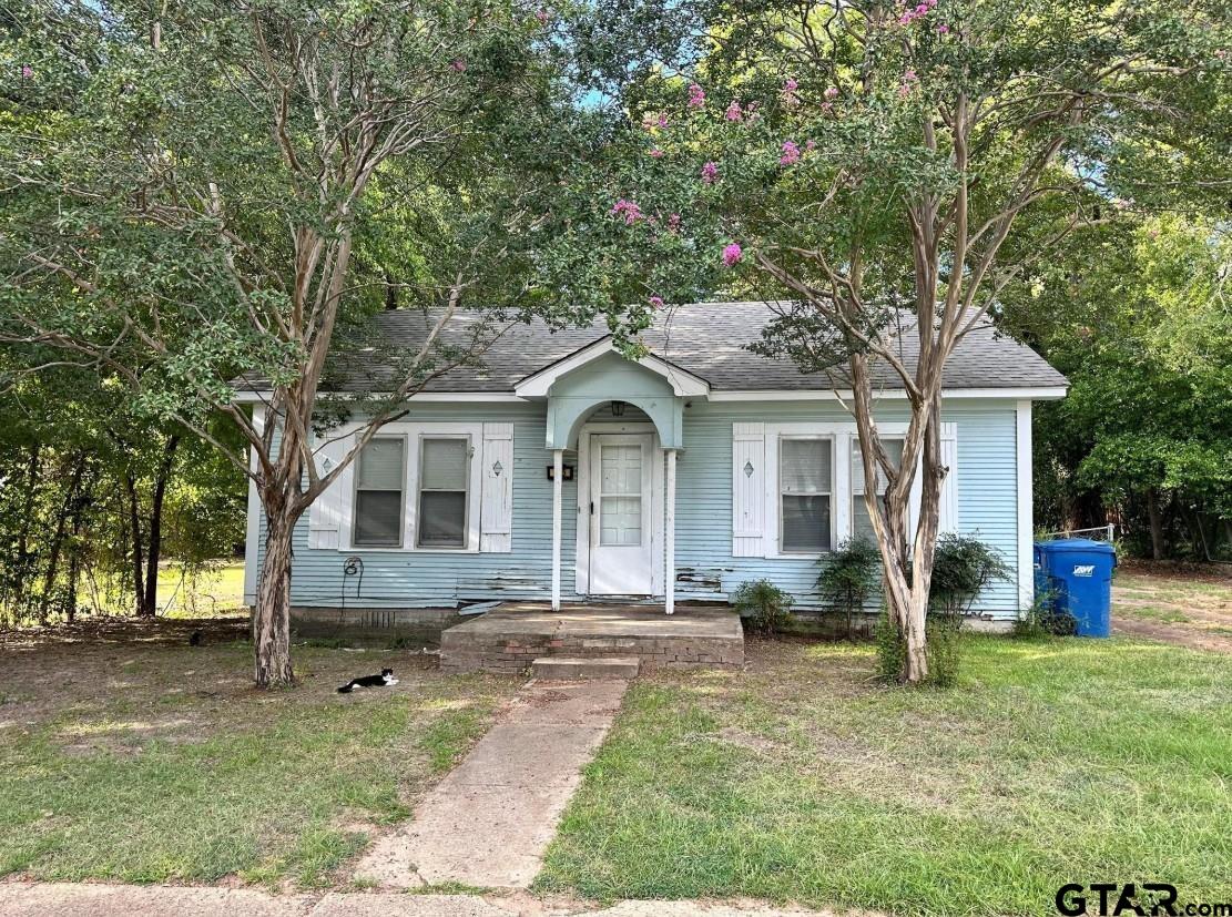 305 E Bradford Property Photo 1