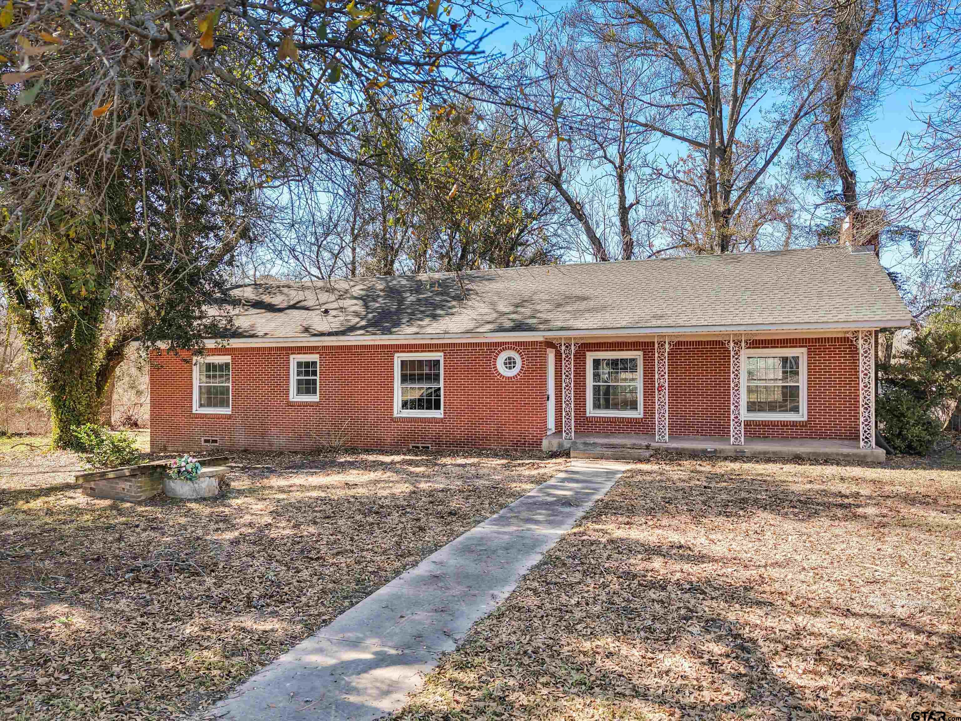 102 S Front Property Photo 1