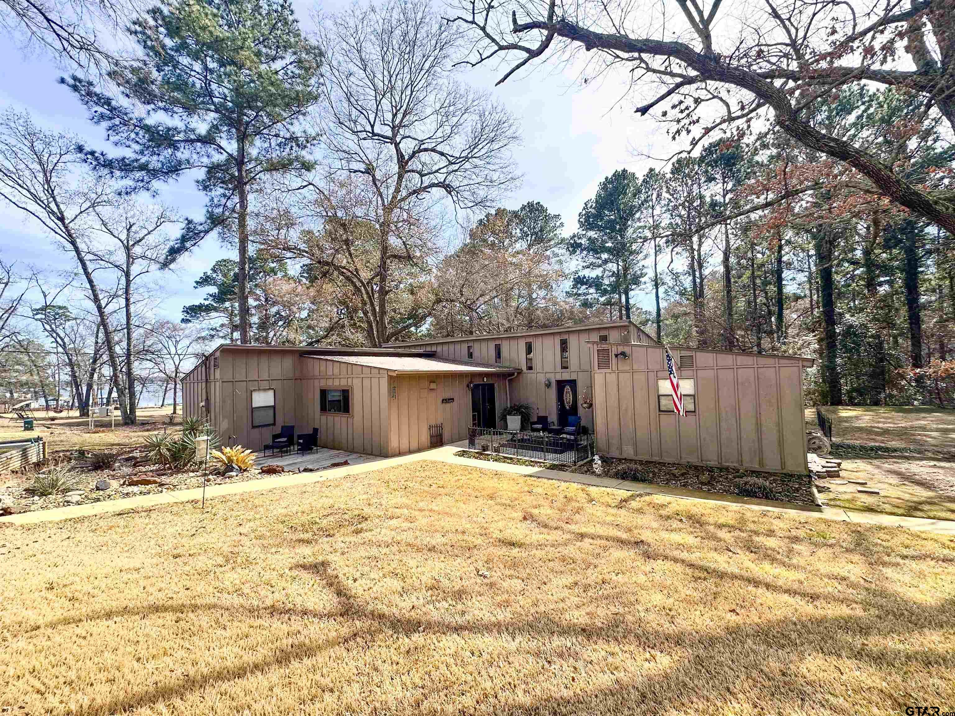 6791 Valley View Dr. Property Photo 1