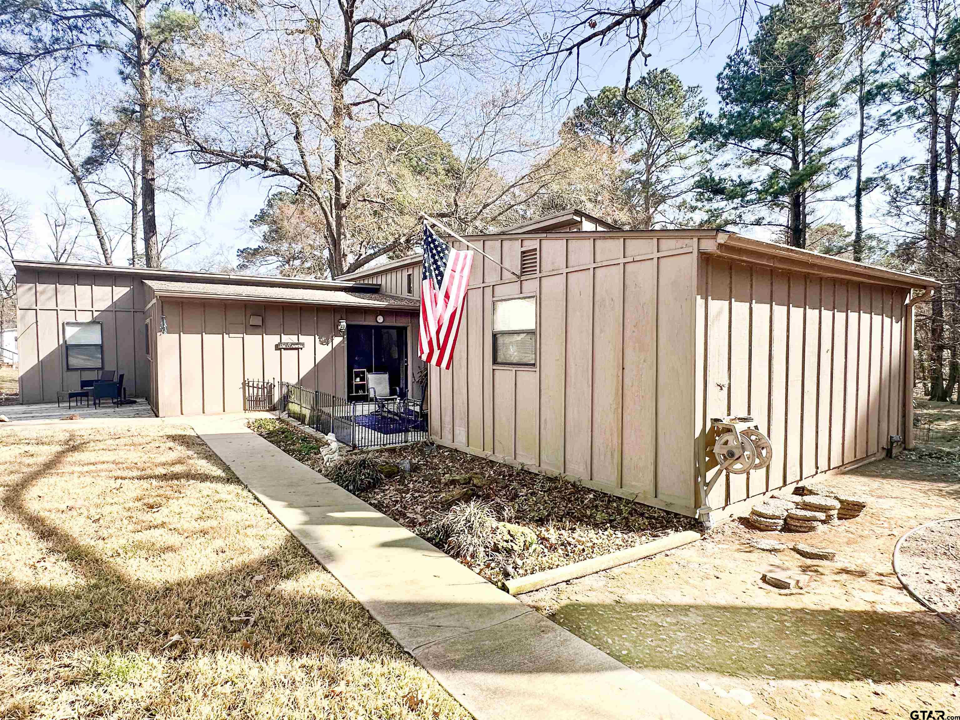 6791 Valley View Dr. Property Photo 2