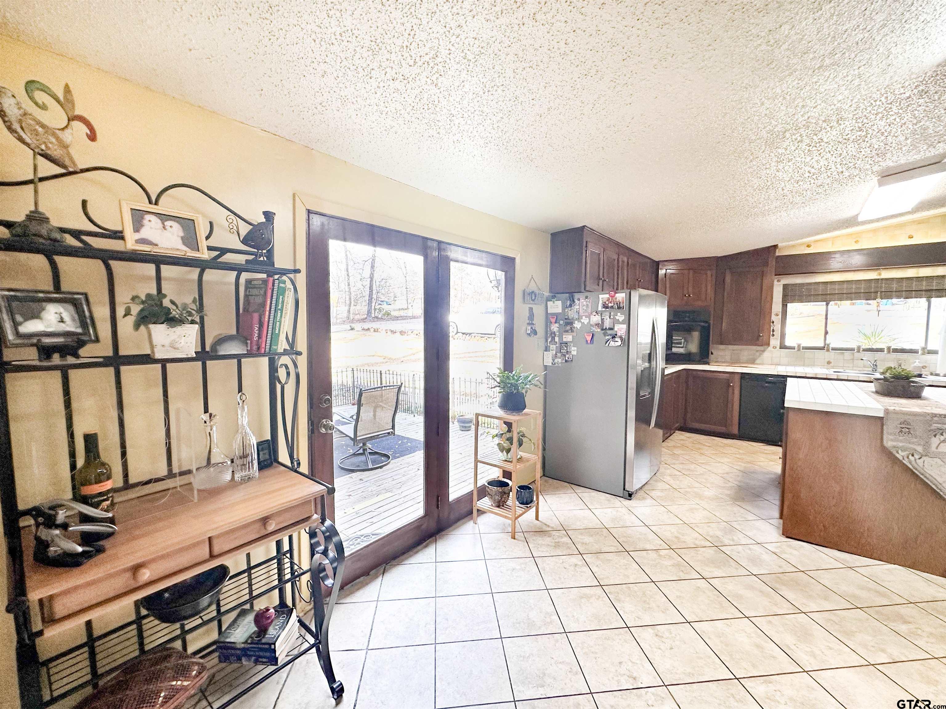 6791 Valley View Dr. Property Photo 8