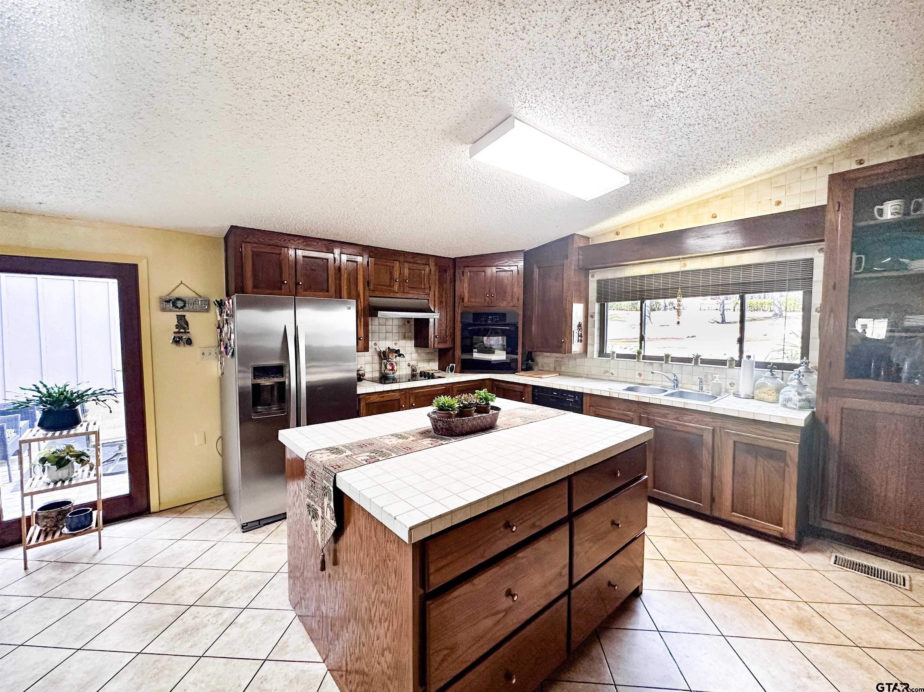 6791 Valley View Dr. Property Photo 9